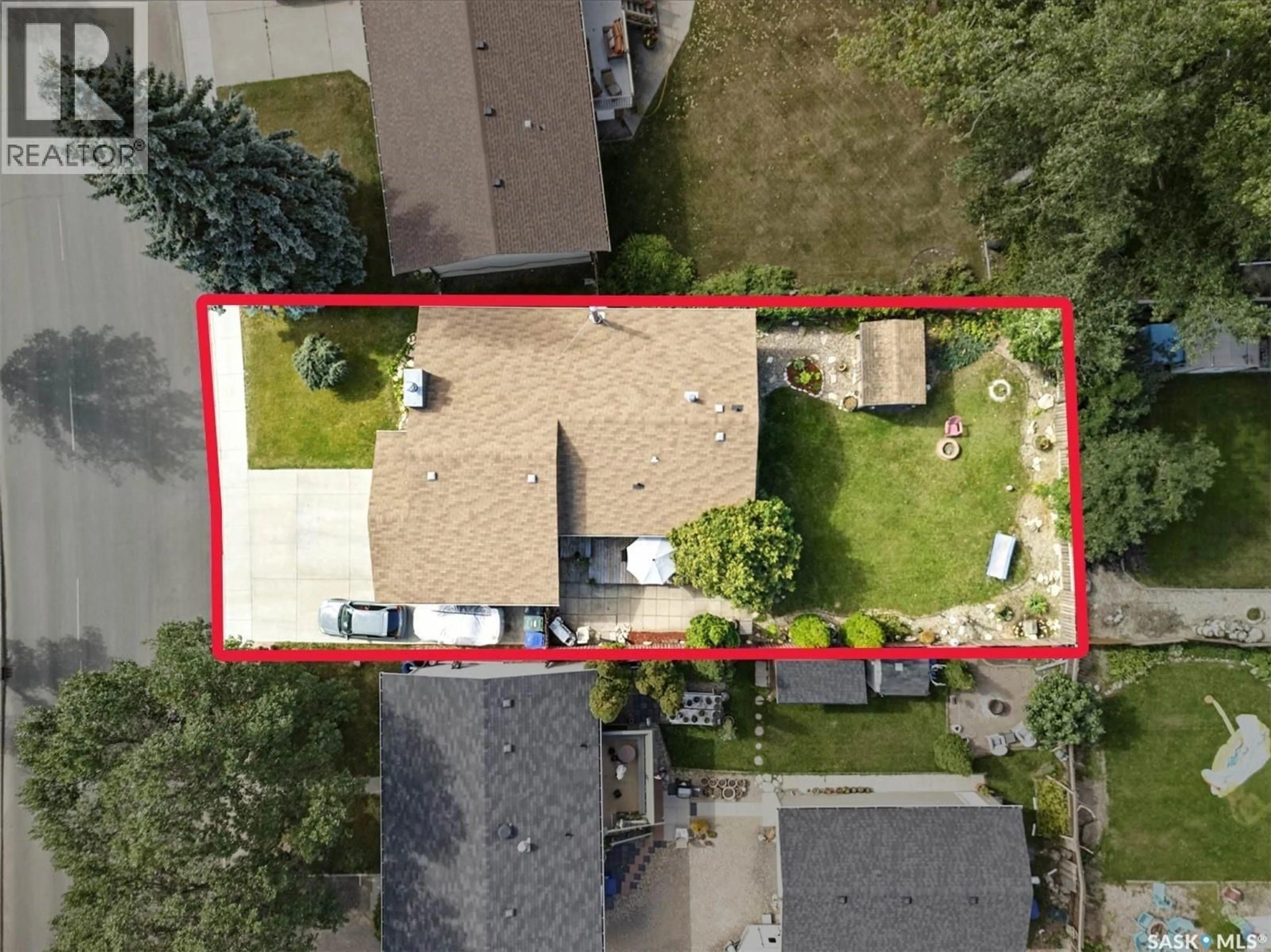 A pic from outside/outdoor area/front of a property/back of a property/a pic from drone, street for 3714 FAIRLIGHT DRIVE, Saskatoon Saskatchewan S7M4T5