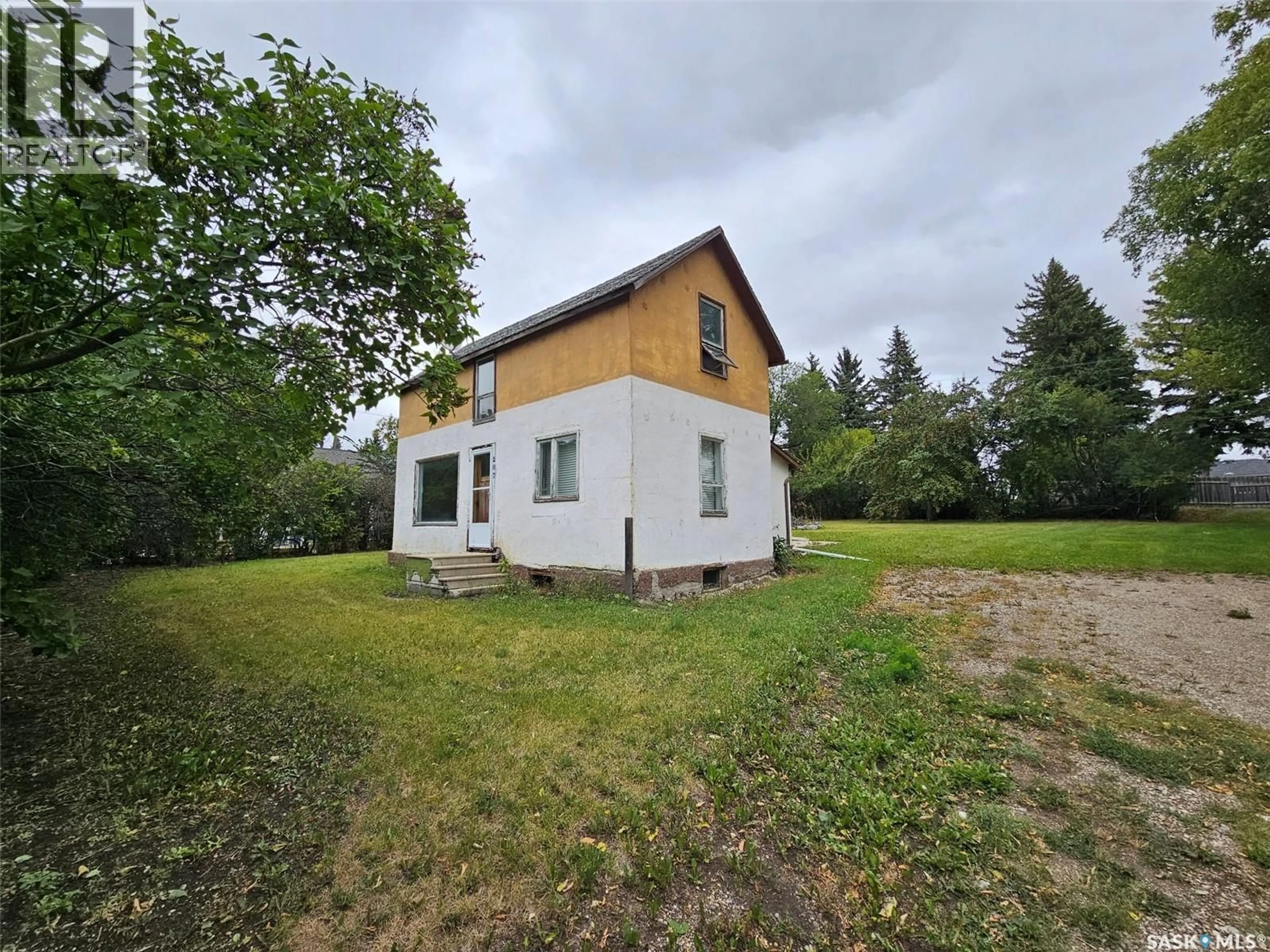 A pic from outside/outdoor area/front of a property/back of a property/a pic from drone, building for 207 WALTER STREET, Wawota Saskatchewan S0G5A0