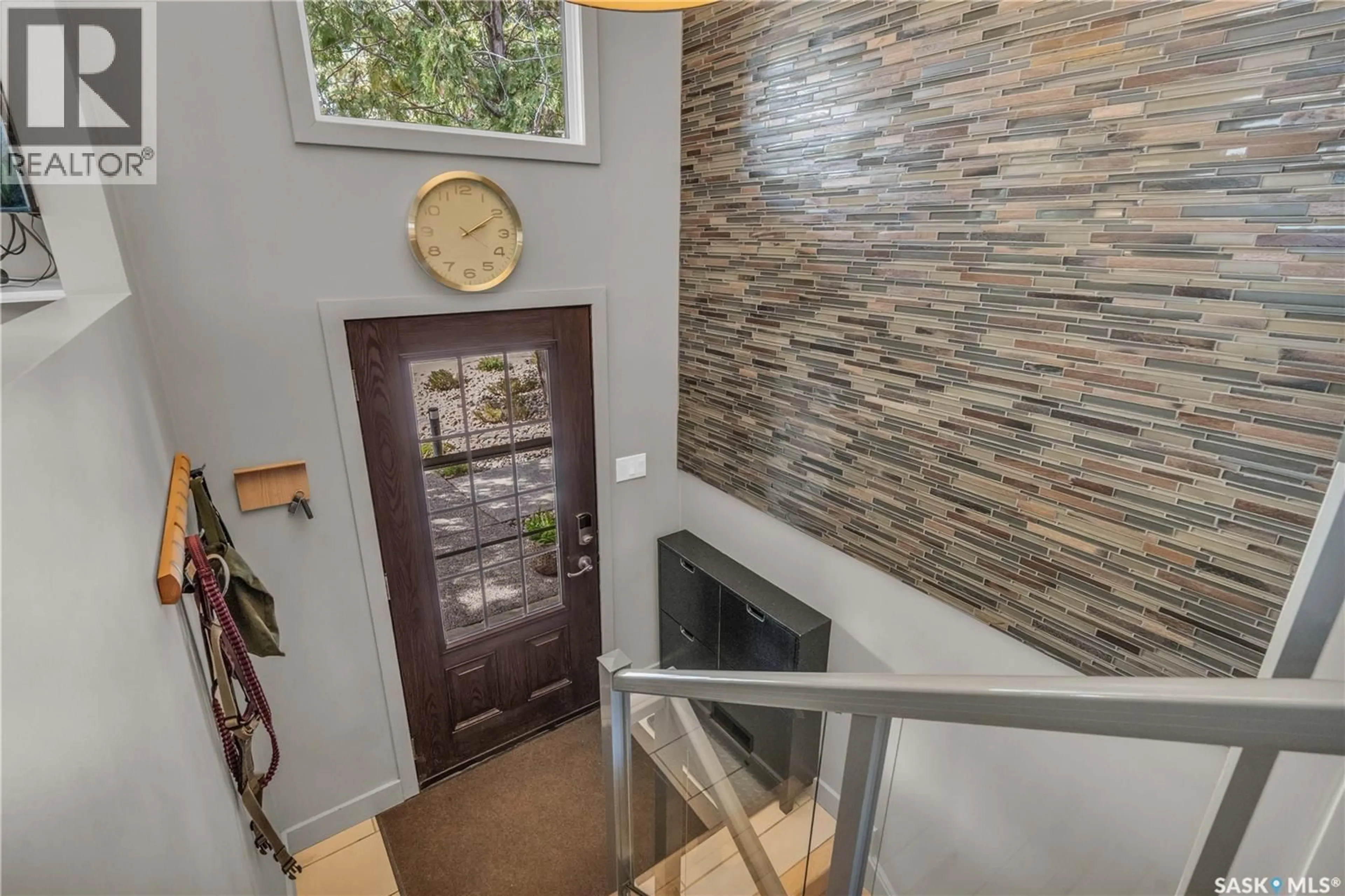 Indoor foyer for 4007 ARGYLE STREET, Regina Saskatchewan S4S3L5