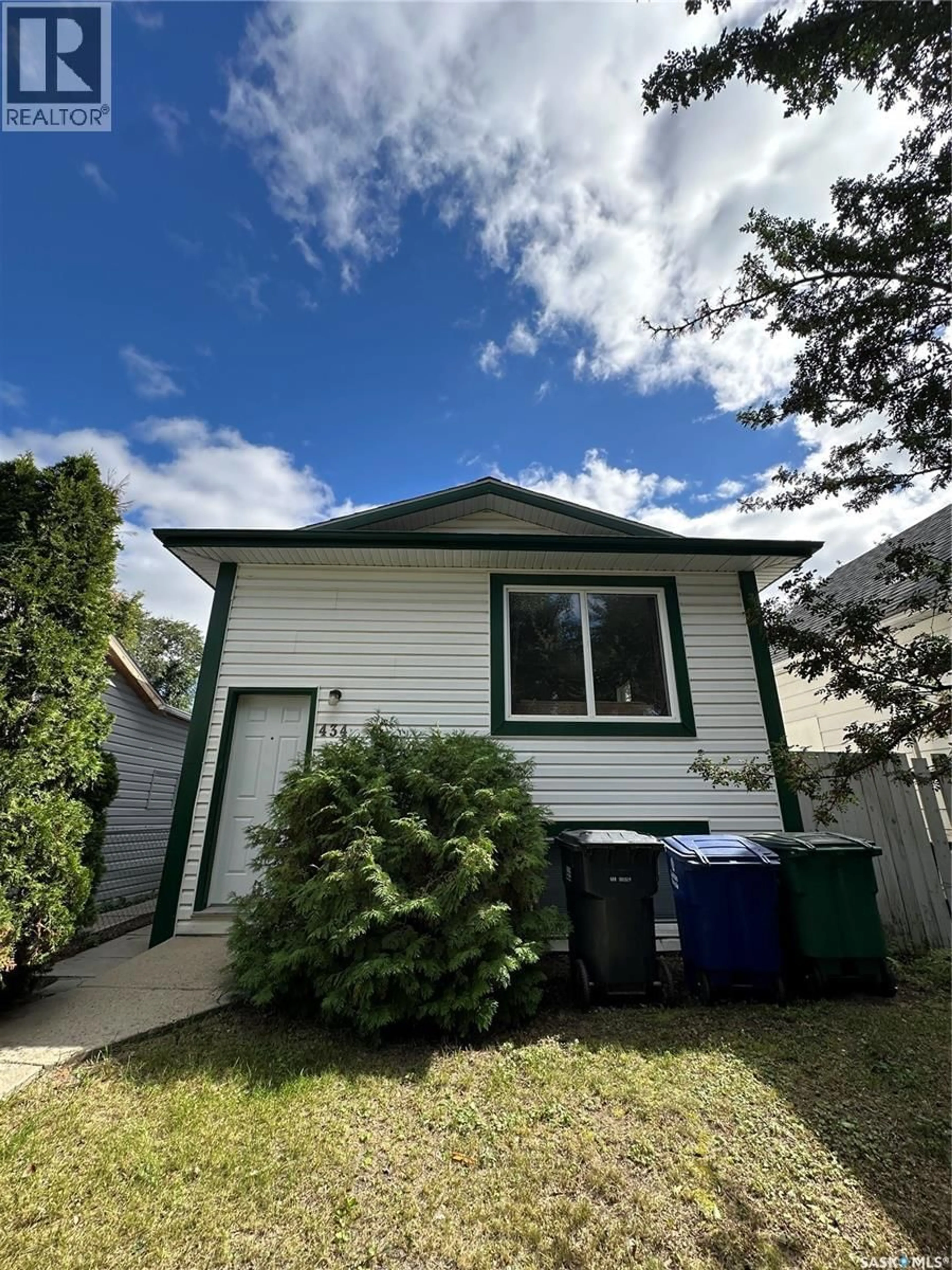 Home with vinyl exterior material, street for 434 R AVENUE, Saskatoon Saskatchewan S7M2Z5