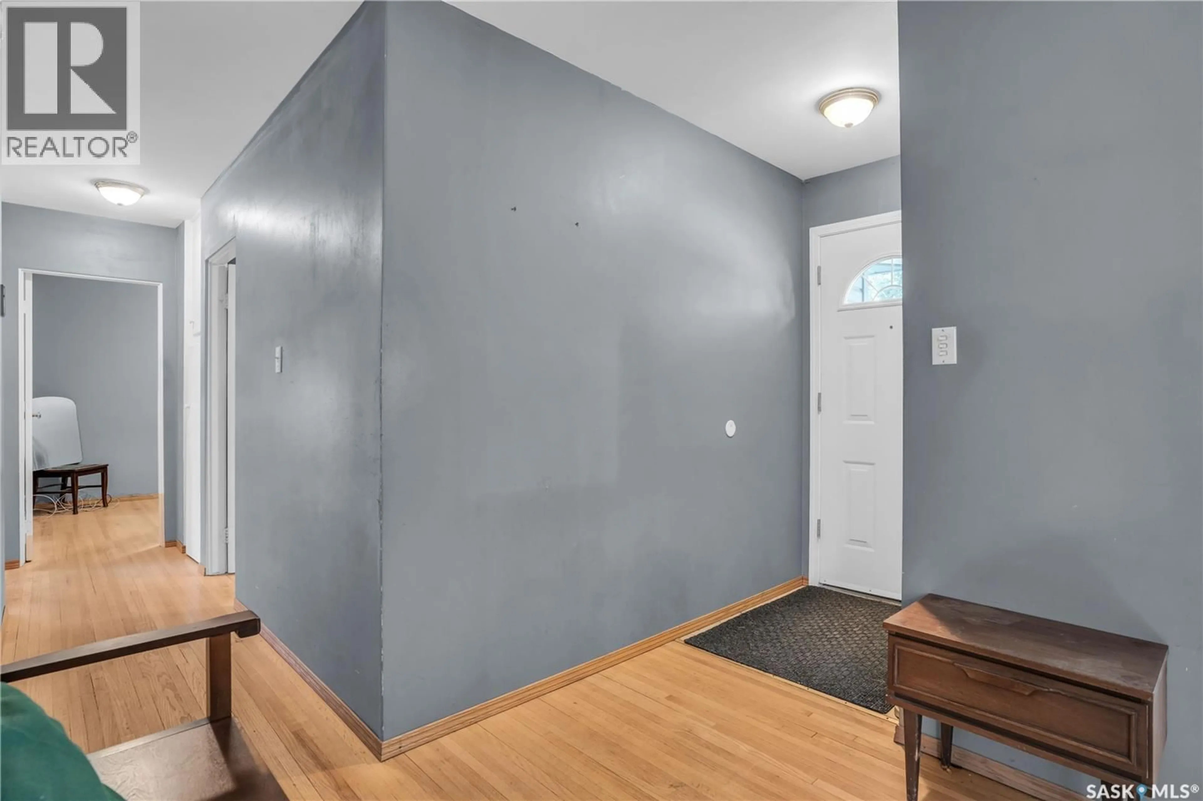 Indoor entryway for 4516 ELGIN ROAD, Regina Saskatchewan S4S4K6