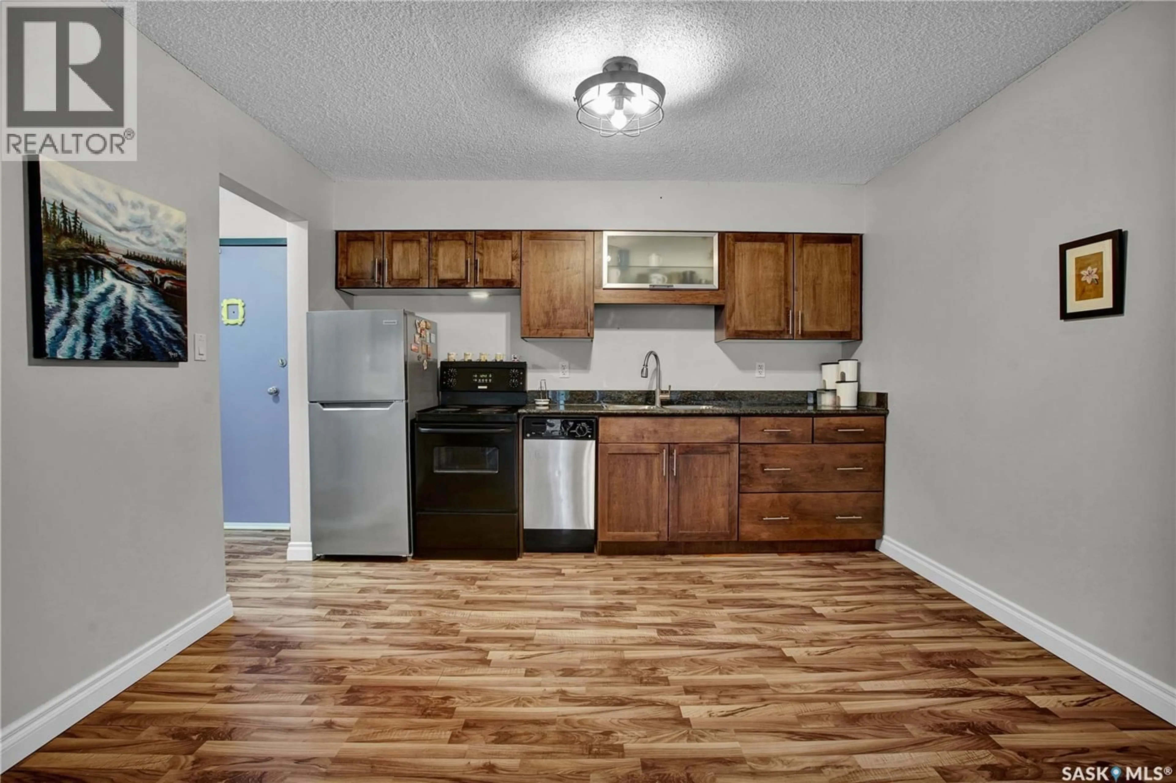 Standard kitchen, wood/laminate floor for 104 - 15 104TH STREET, Saskatoon Saskatchewan S7N1M8