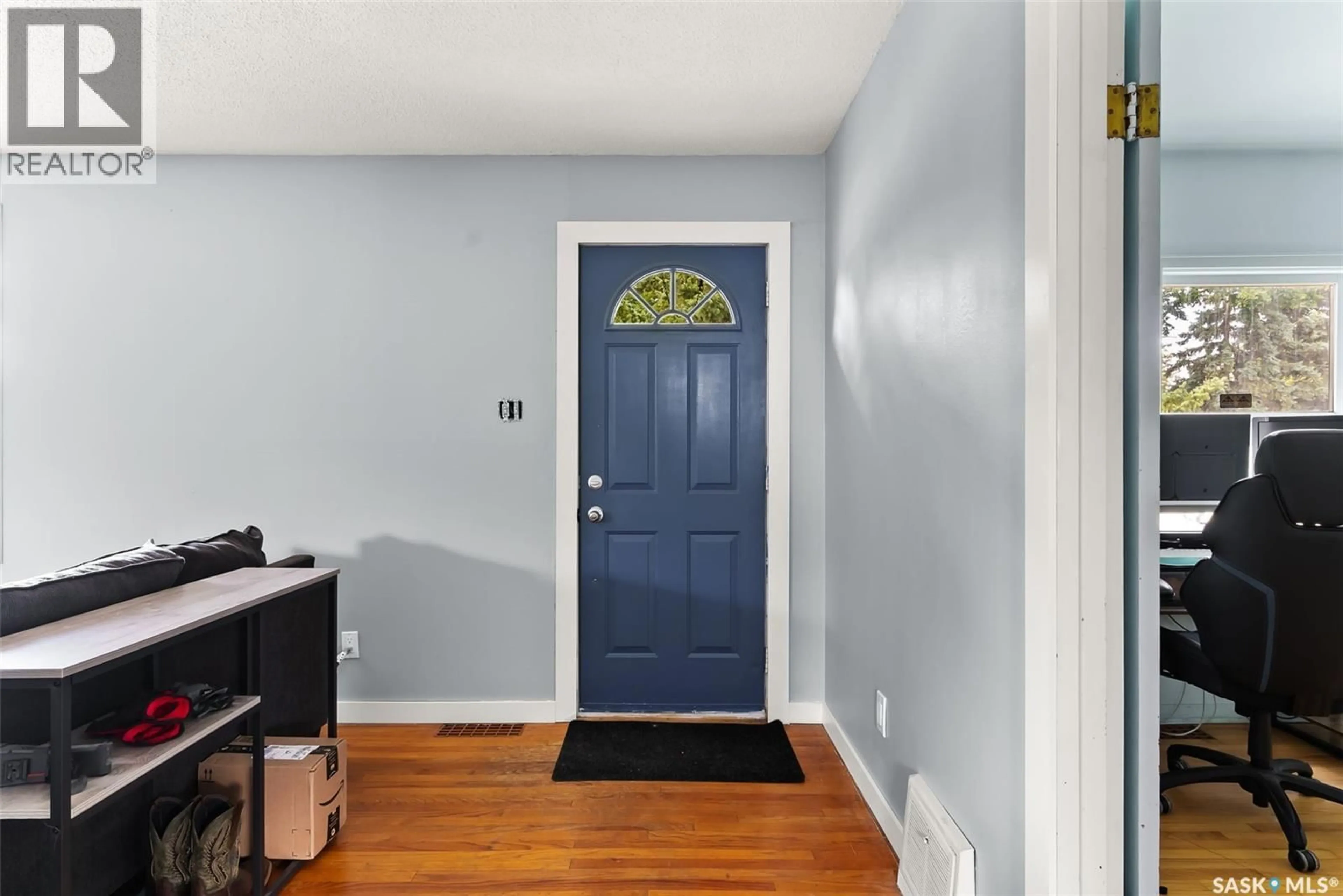 Indoor entryway for 1121 HORACE STREET, Regina Saskatchewan S4T5L5