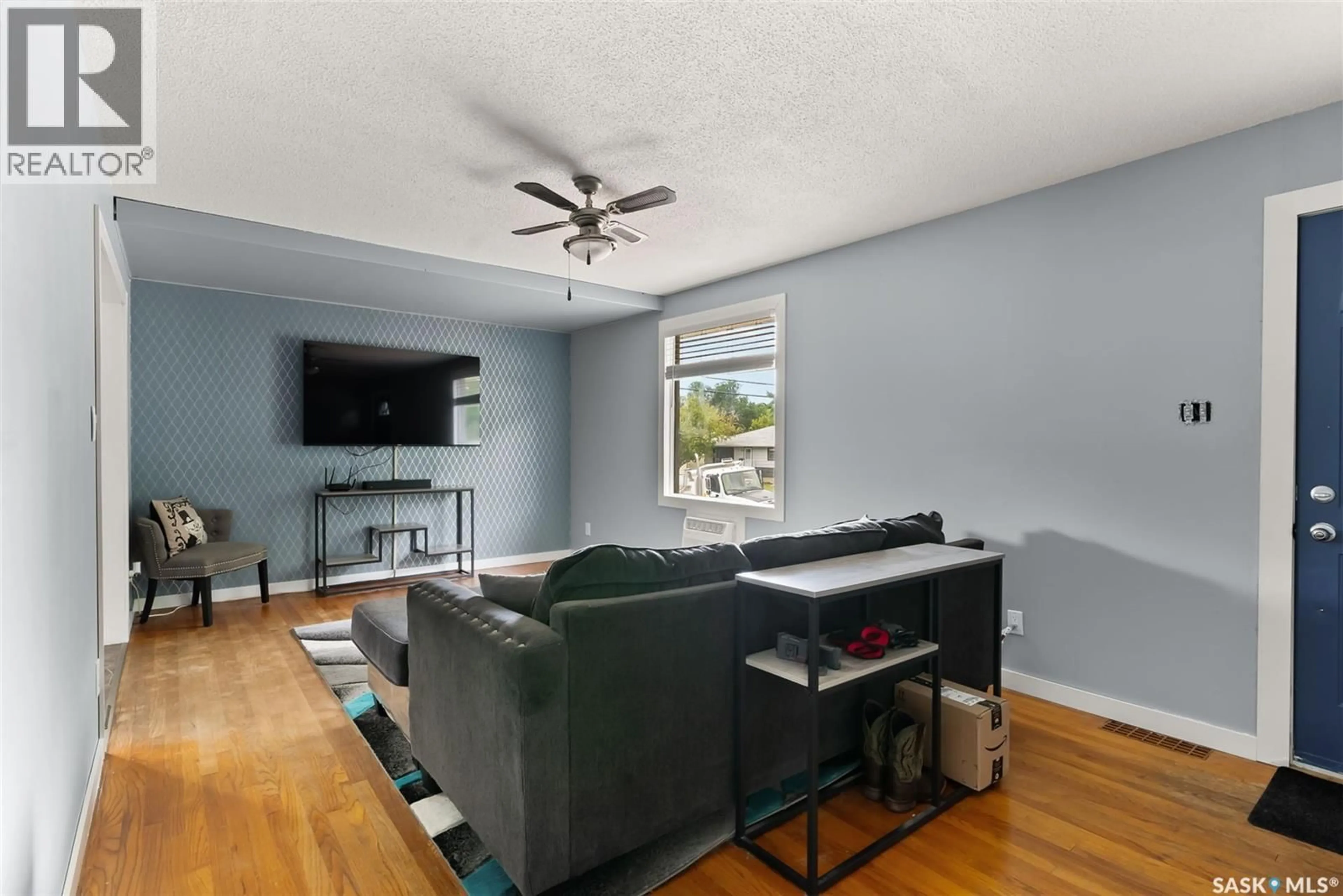 Living room with furniture, unknown for 1121 HORACE STREET, Regina Saskatchewan S4T5L5