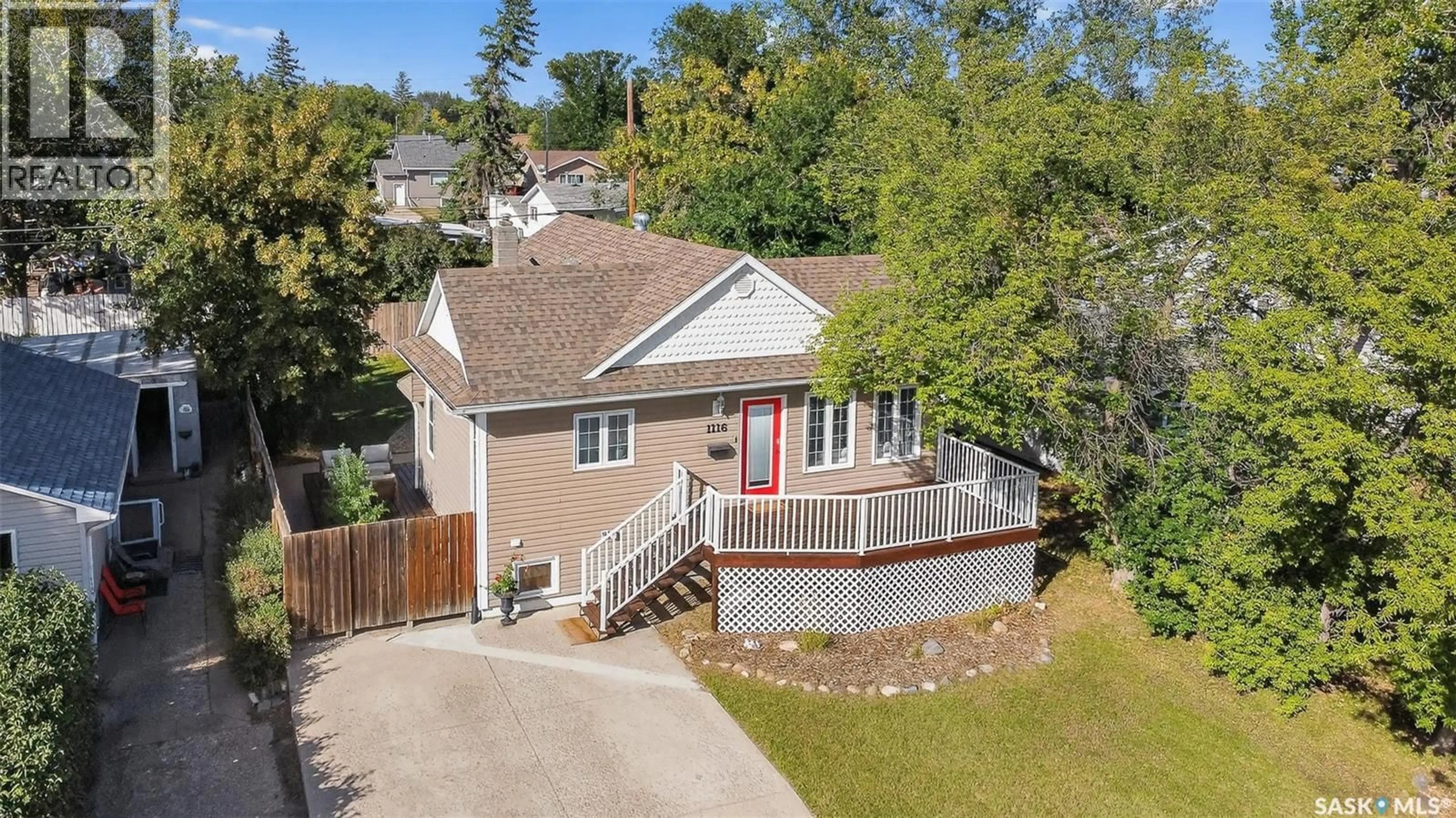 A pic from outside/outdoor area/front of a property/back of a property/a pic from drone, street for 1116 HOCHELAGA STREET, Moose Jaw Saskatchewan S6H2J2