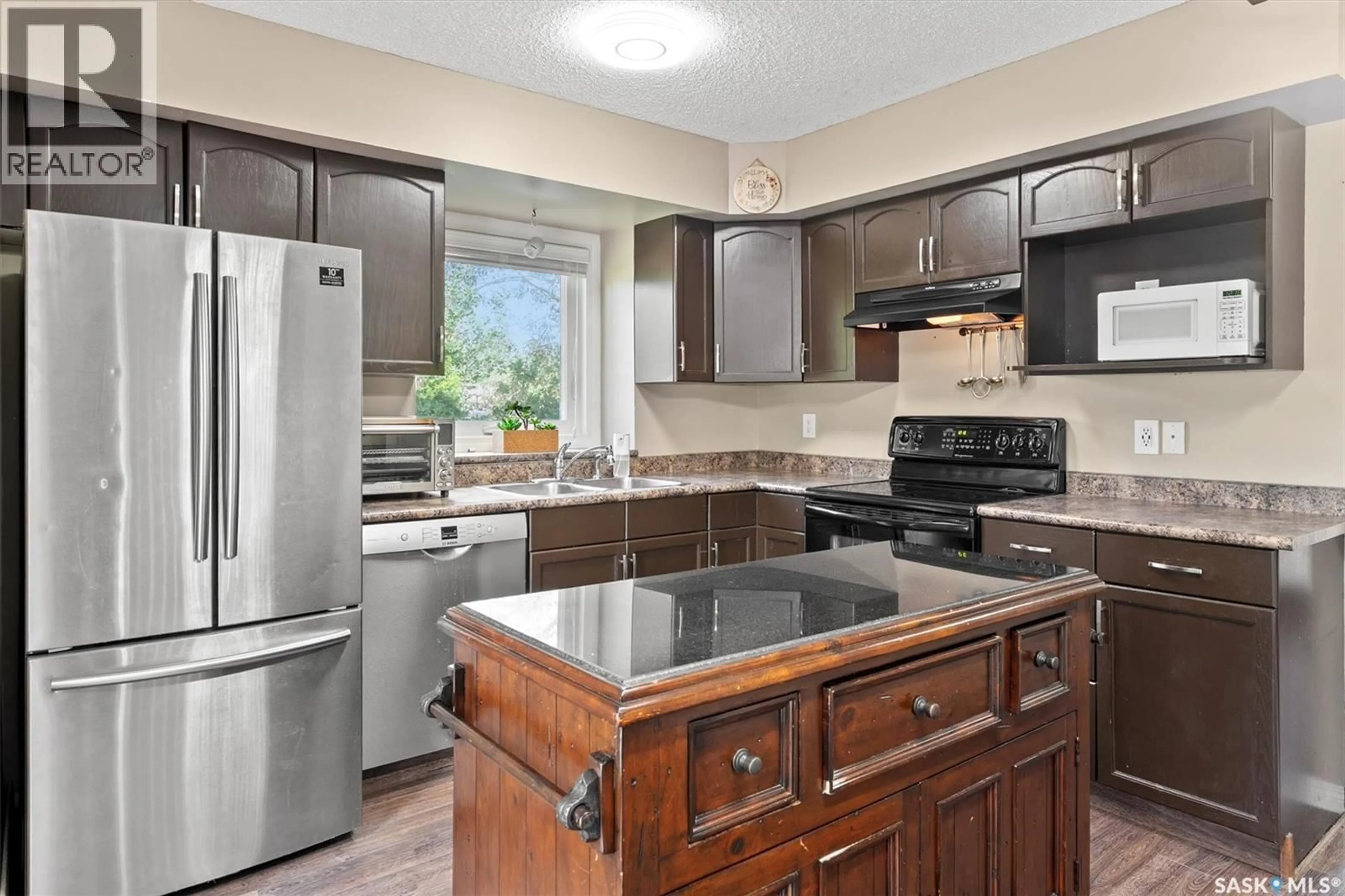 Standard kitchen, ceramic/tile floor for 2035 KENDERDINE ROAD, Saskatoon Saskatchewan S7N4A9