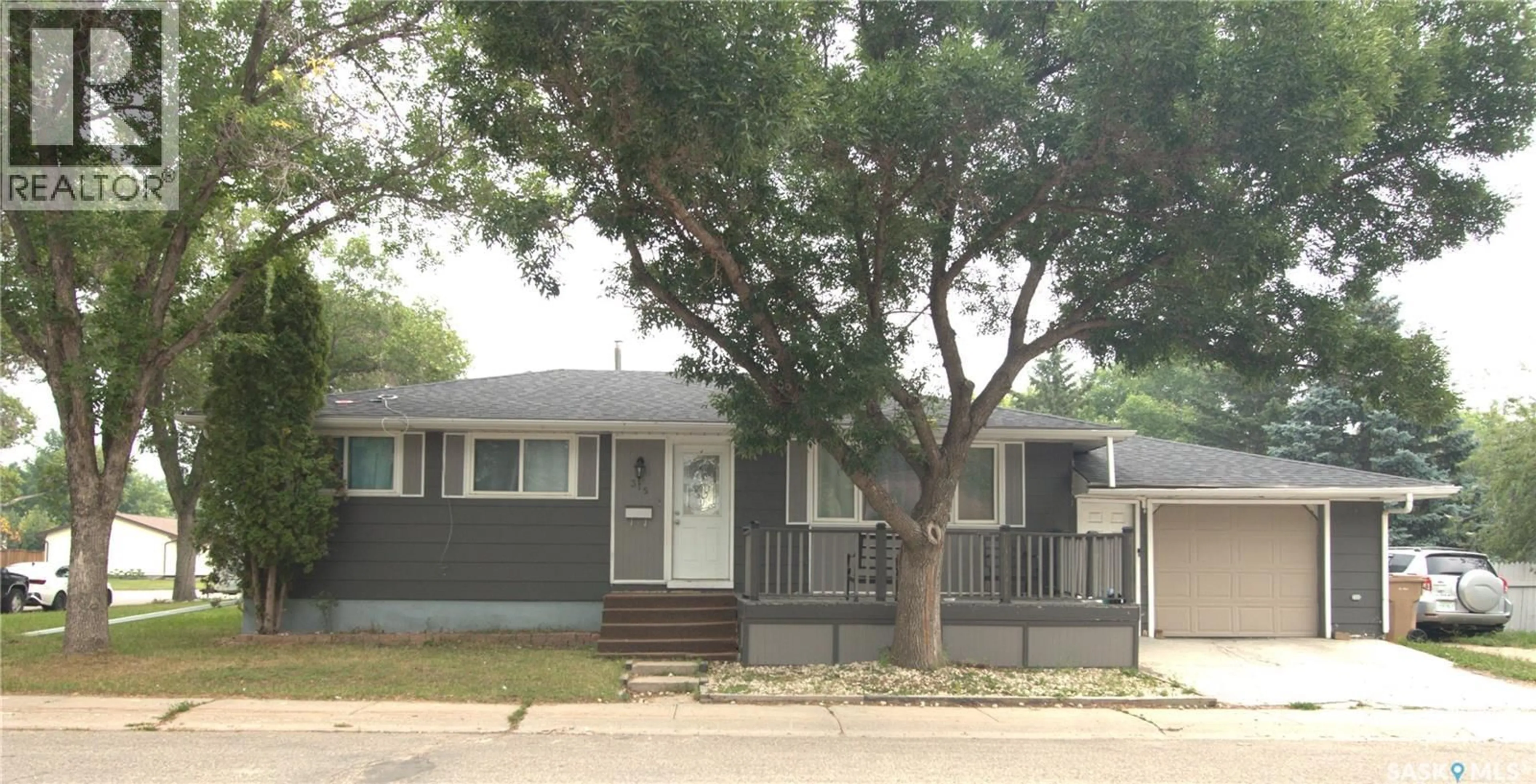 Home with vinyl exterior material, street for 315 CANNON STREET, Regina Saskatchewan S4N4L4