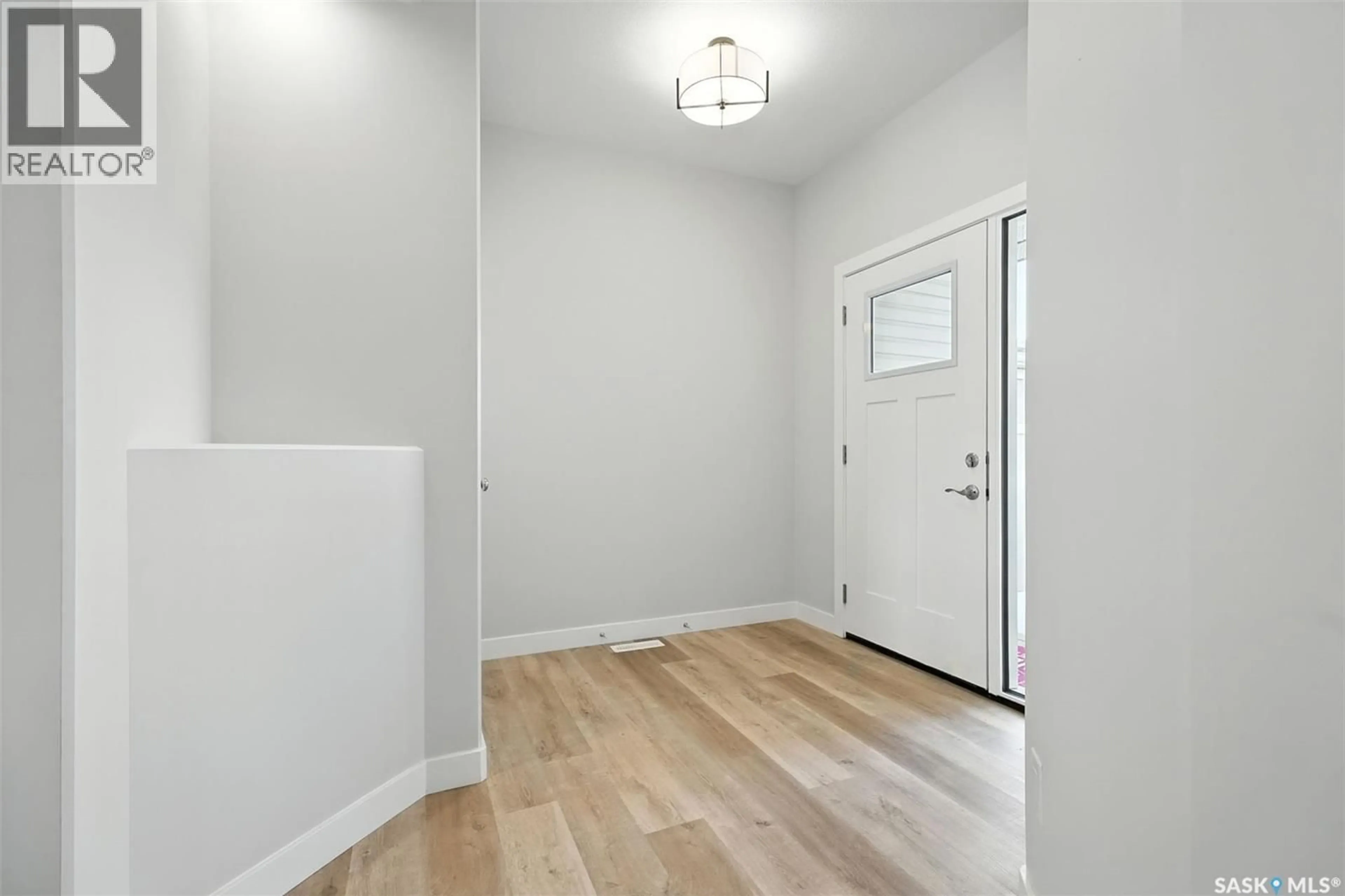 Indoor entryway for 506 MYLES HEIDT MANOR, Saskatoon Saskatchewan S7W1H9