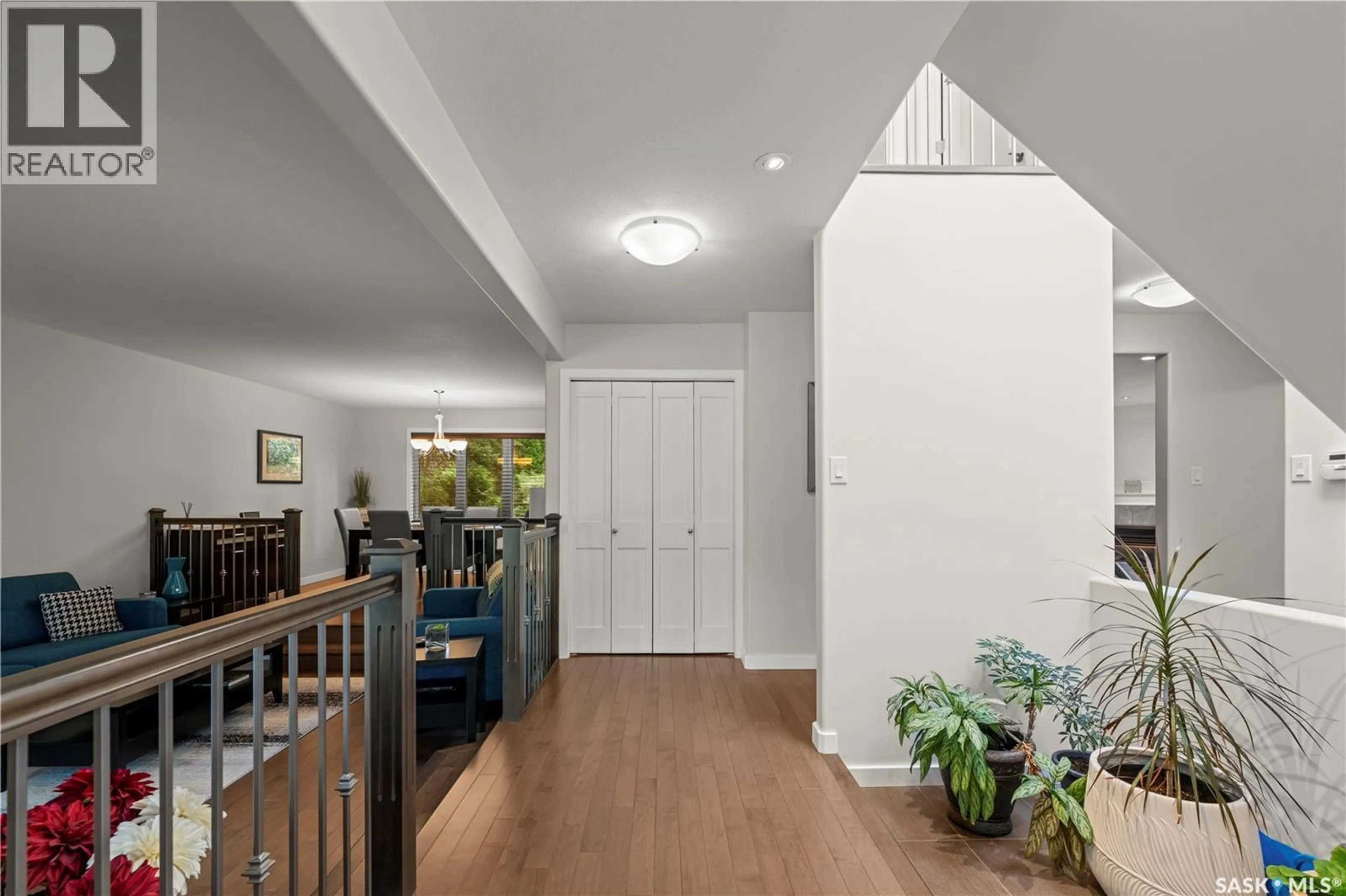 Indoor foyer for 619 FROBISHER TERRACE, Saskatoon Saskatchewan S7K4Z1
