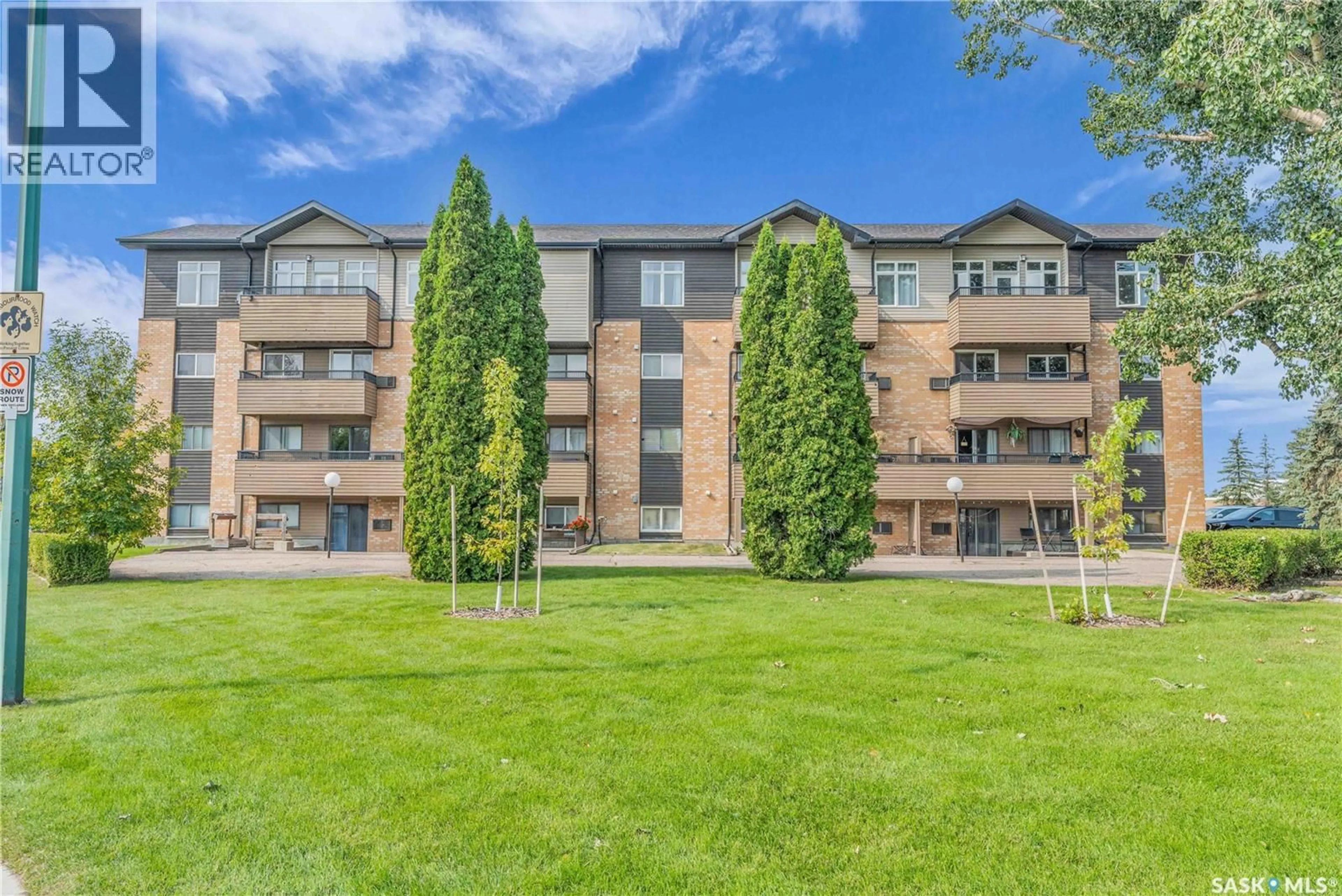 Patio, building for 308 - 333 SILVERWOOD ROAD, Saskatoon Saskatchewan S7K6G1