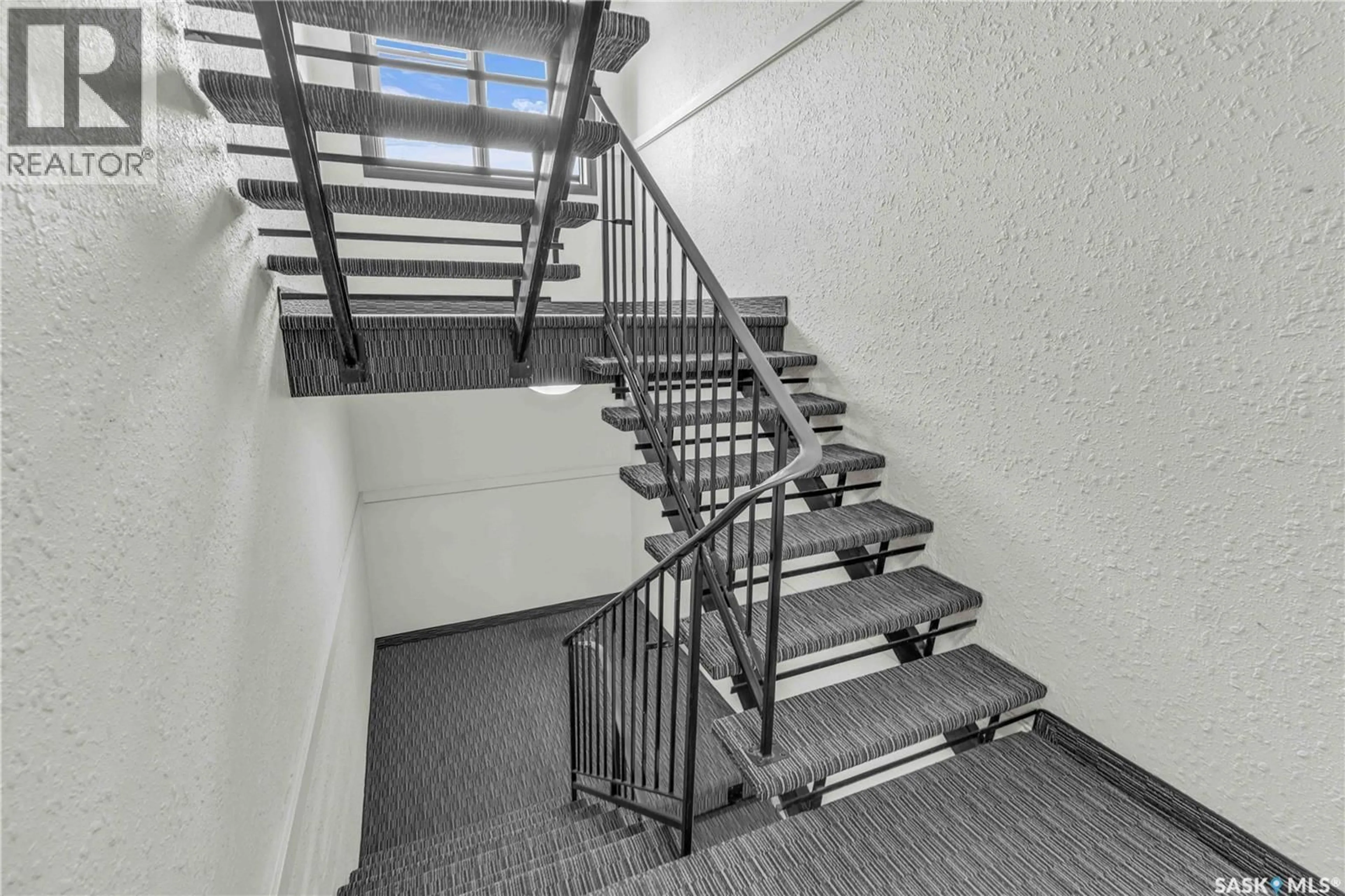 Stairs for 308 - 333 SILVERWOOD ROAD, Saskatoon Saskatchewan S7K6G1