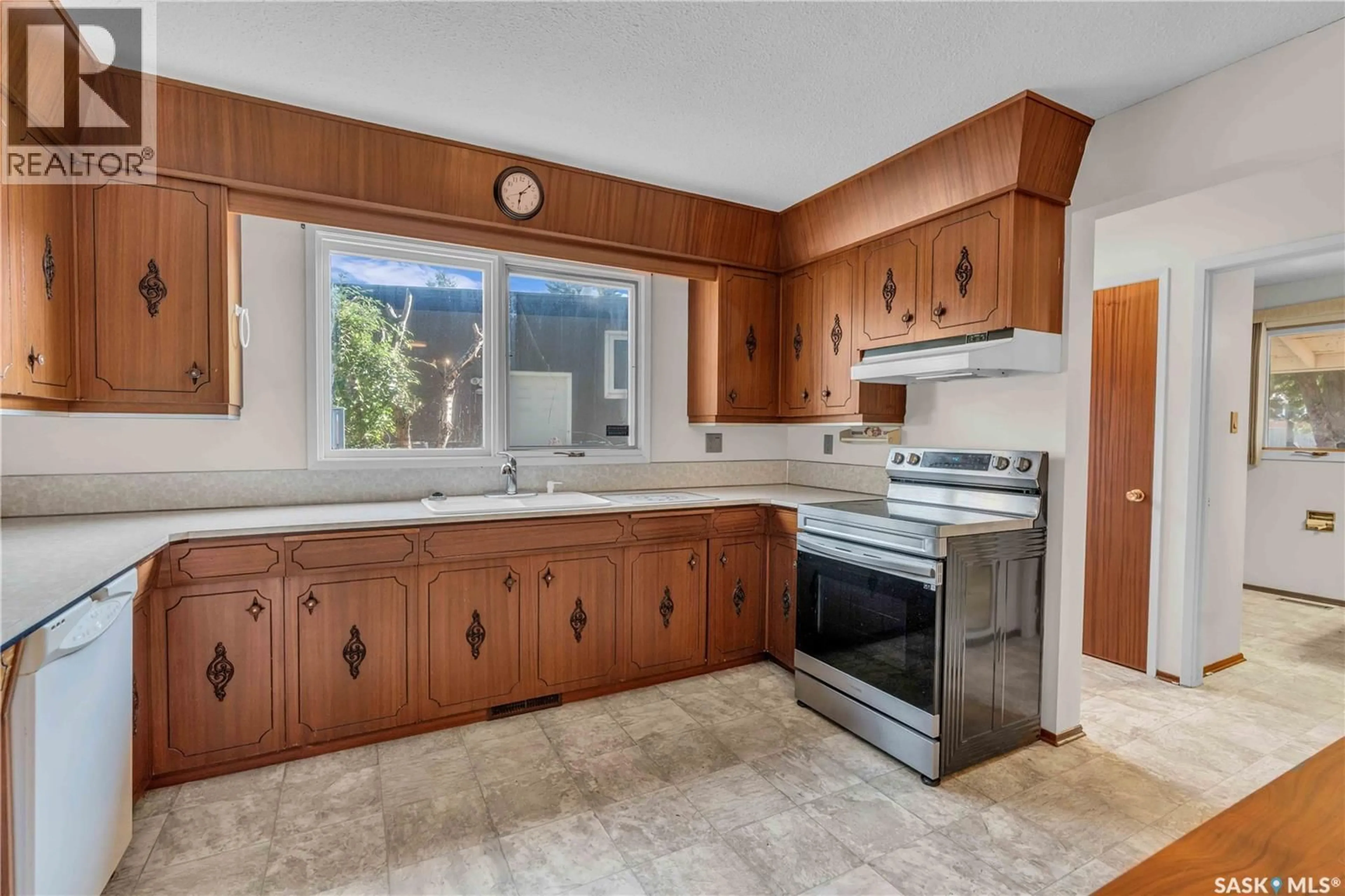 Standard kitchen, ceramic/tile floor for 1936 - 1934 EASTHILL, Saskatoon Saskatchewan S7J3C5