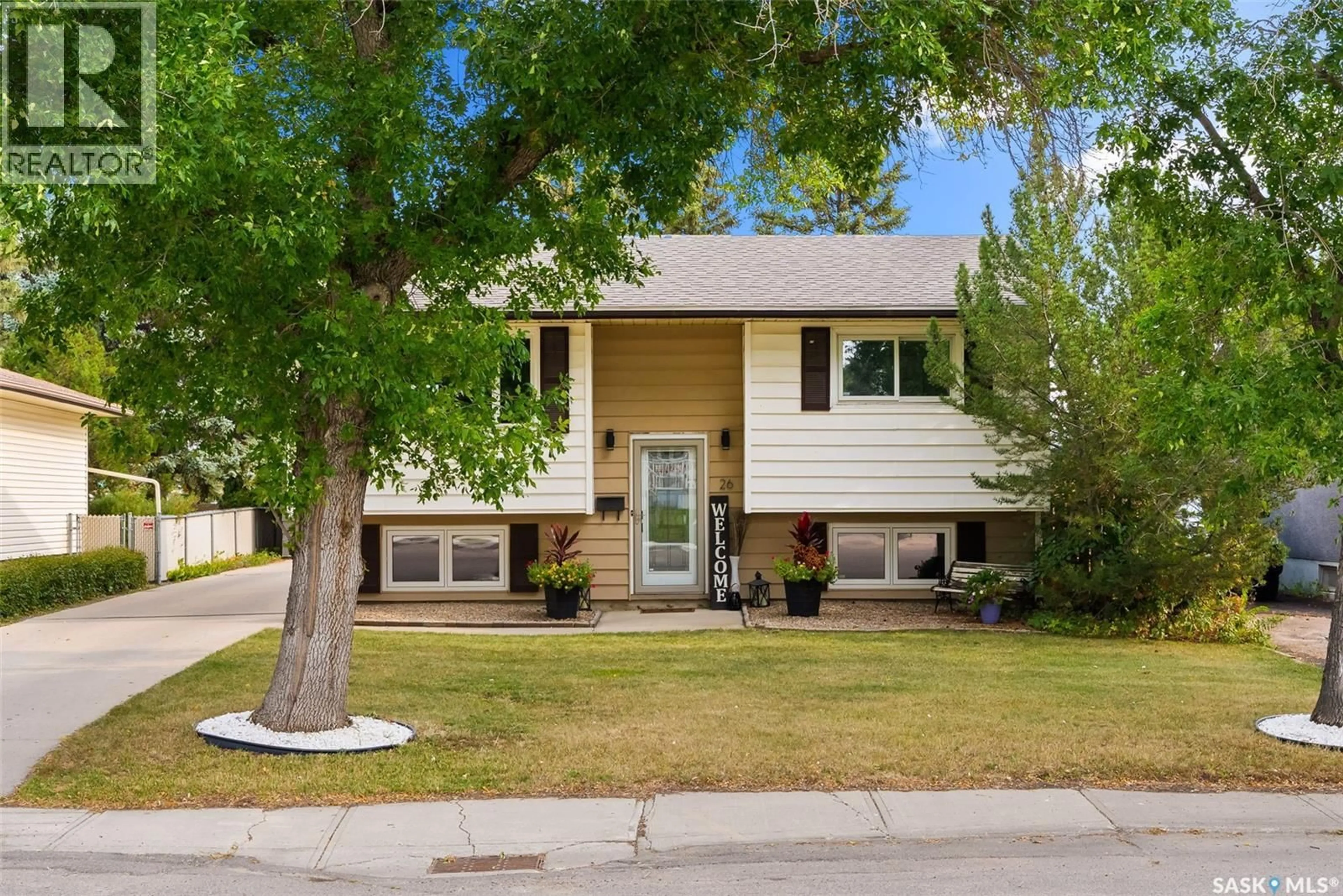 Home with vinyl exterior material, street for 26 HAMMOND ROAD, Regina Saskatchewan S4R3C6