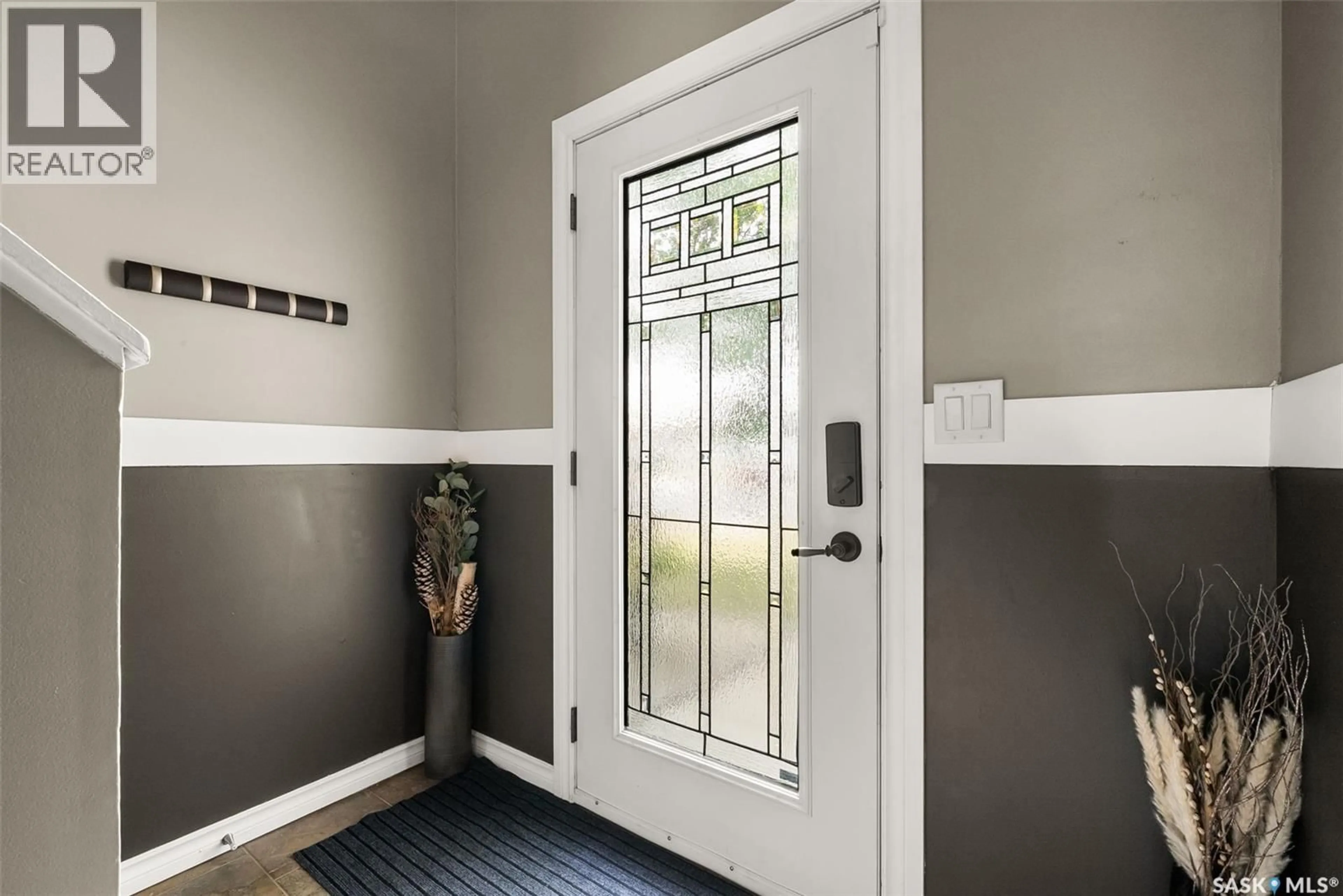 Indoor entryway for 26 HAMMOND ROAD, Regina Saskatchewan S4R3C6