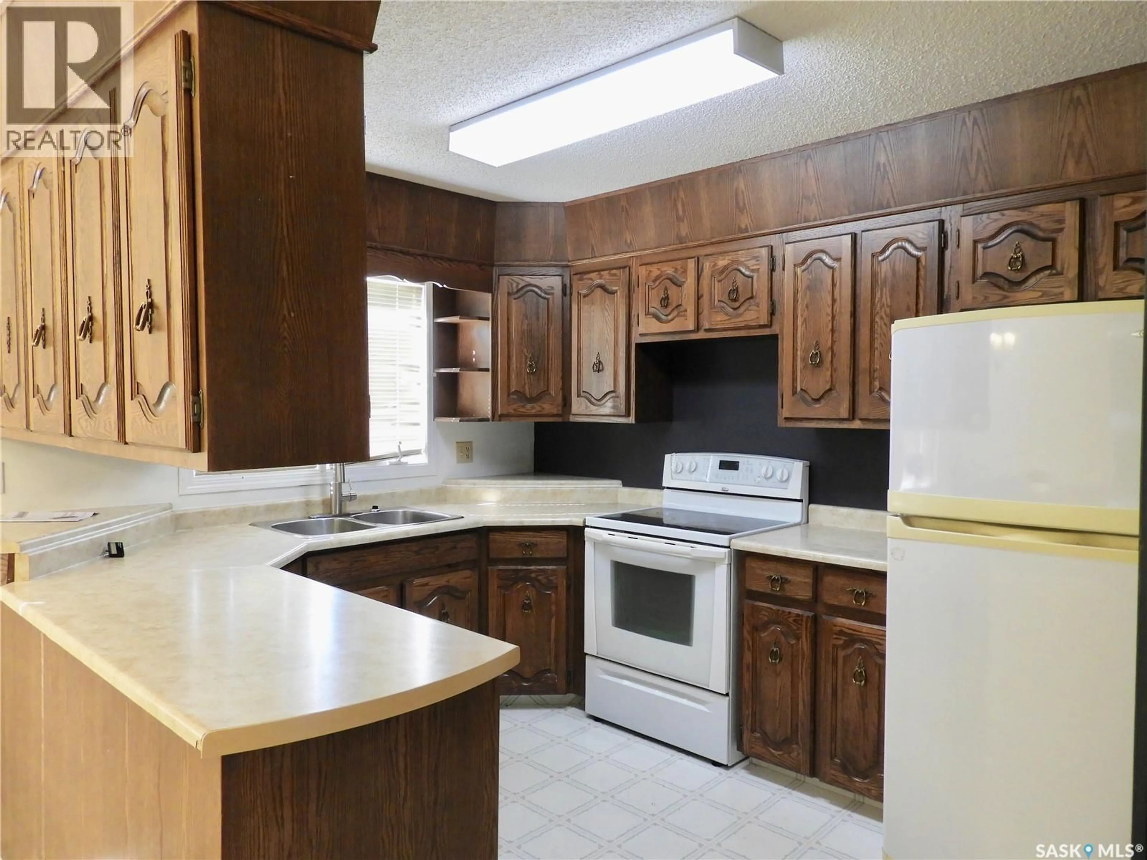 Standard kitchen, unknown for 526 WILKEN CRESCENT, Warman Saskatchewan S0K4S0