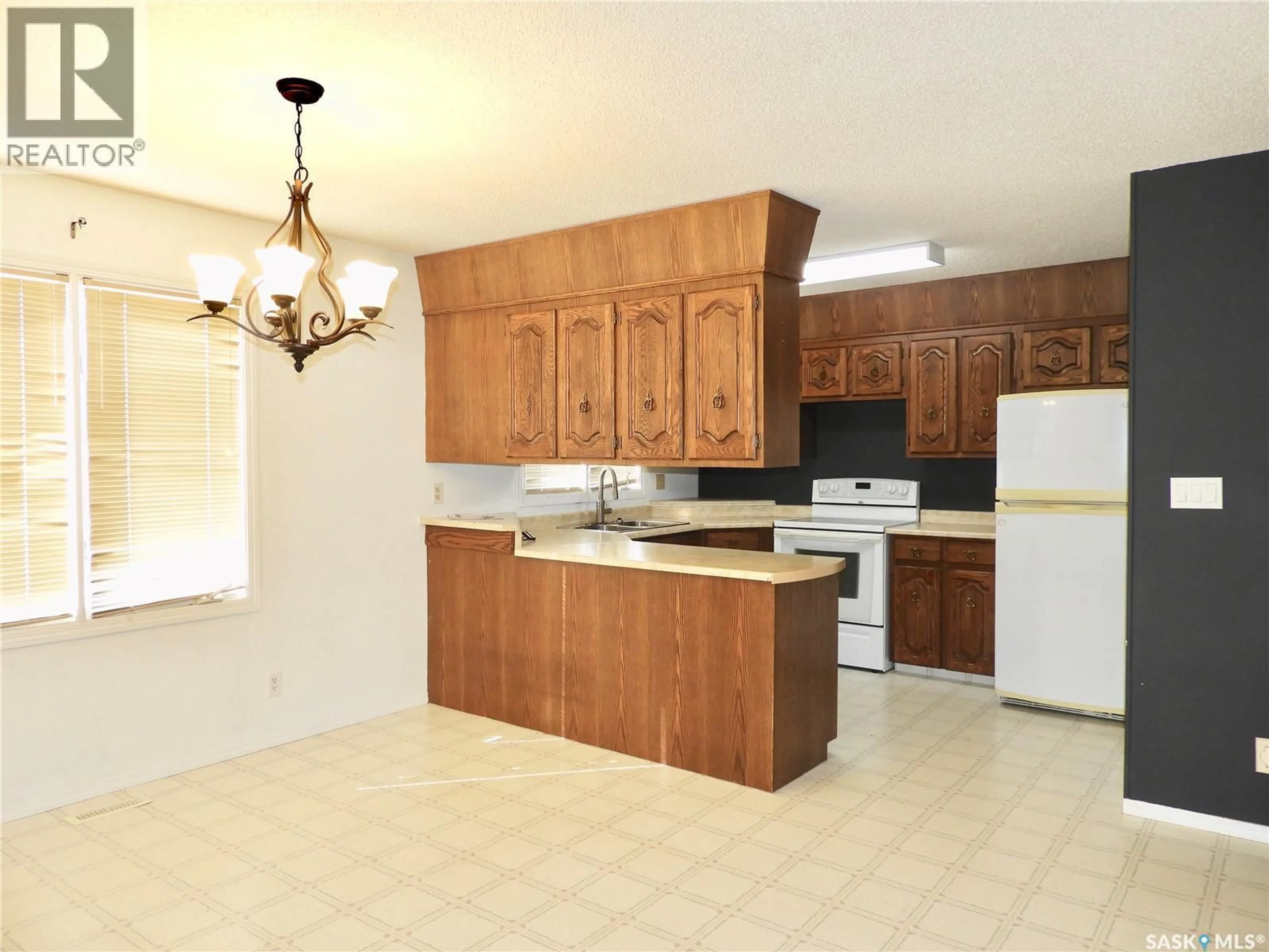 Standard kitchen, unknown for 526 WILKEN CRESCENT, Warman Saskatchewan S0K4S0