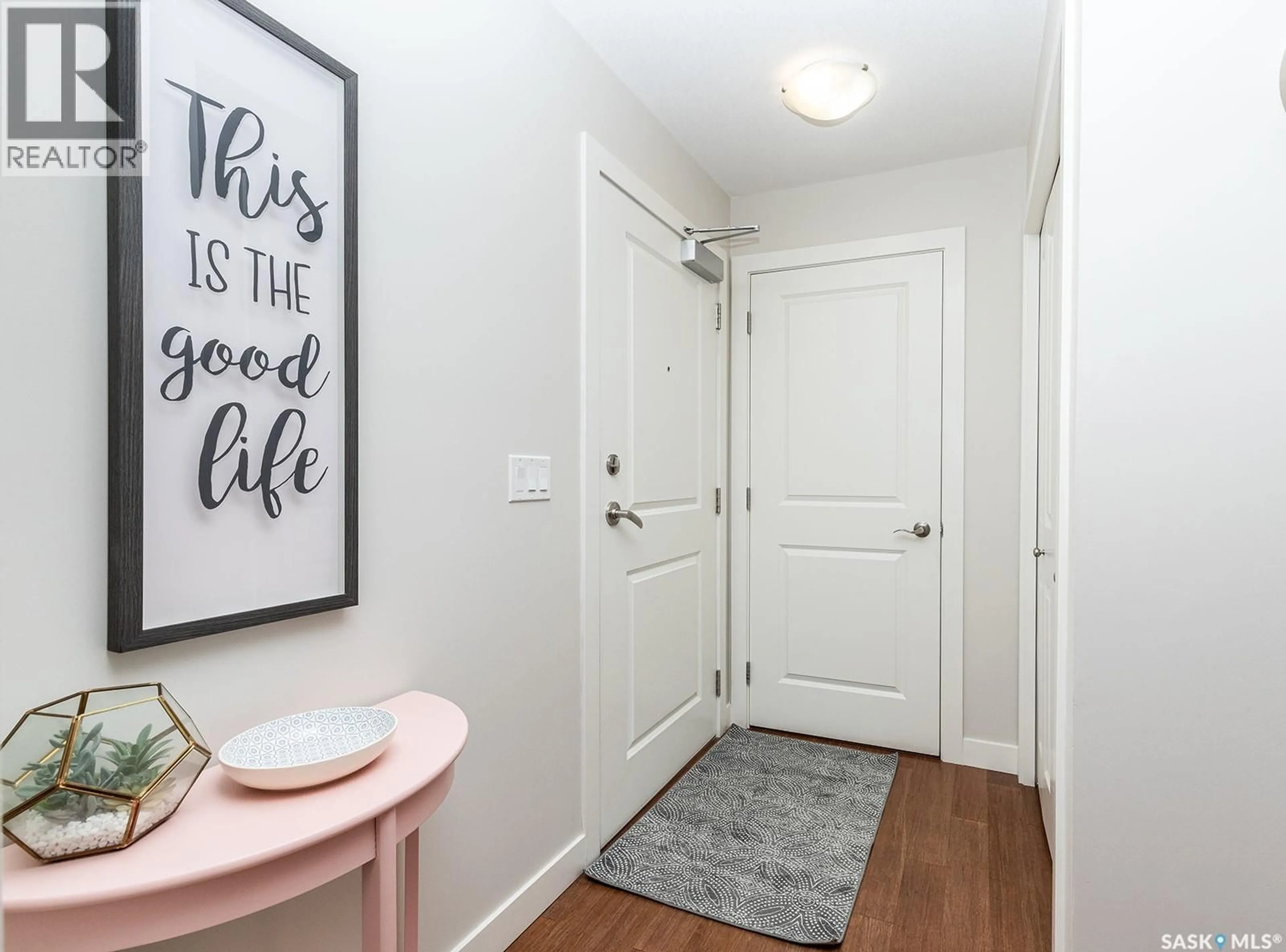 Indoor entryway for 208B HUNTER ROAD, Saskatoon Saskatchewan S7T1C9