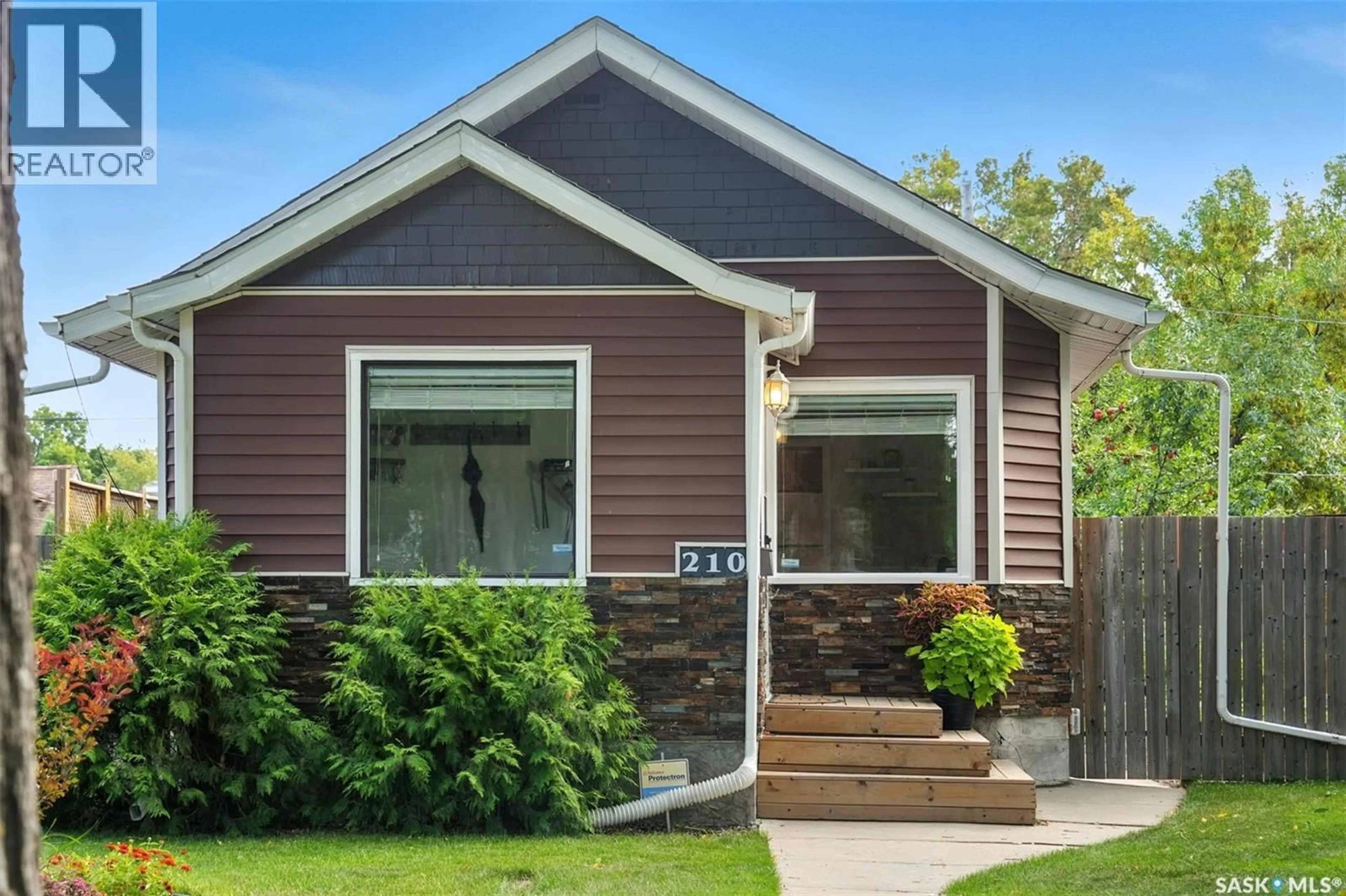 Home with vinyl exterior material, street for 210 ELM STREET, Saskatoon Saskatchewan S7J0G7