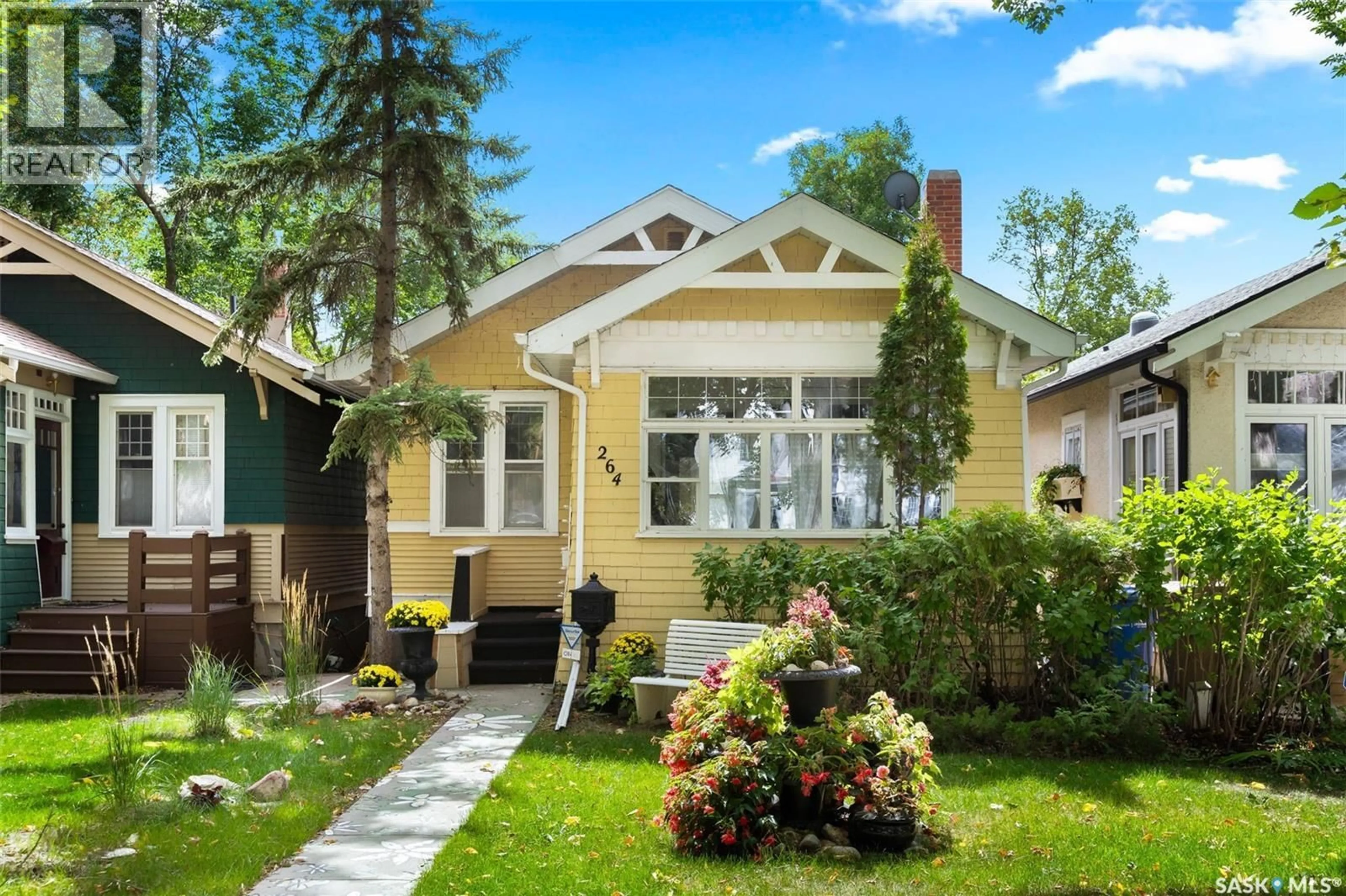 Home with vinyl exterior material, street for 264 LEOPOLD CRESCENT, Regina Saskatchewan S4T6N9
