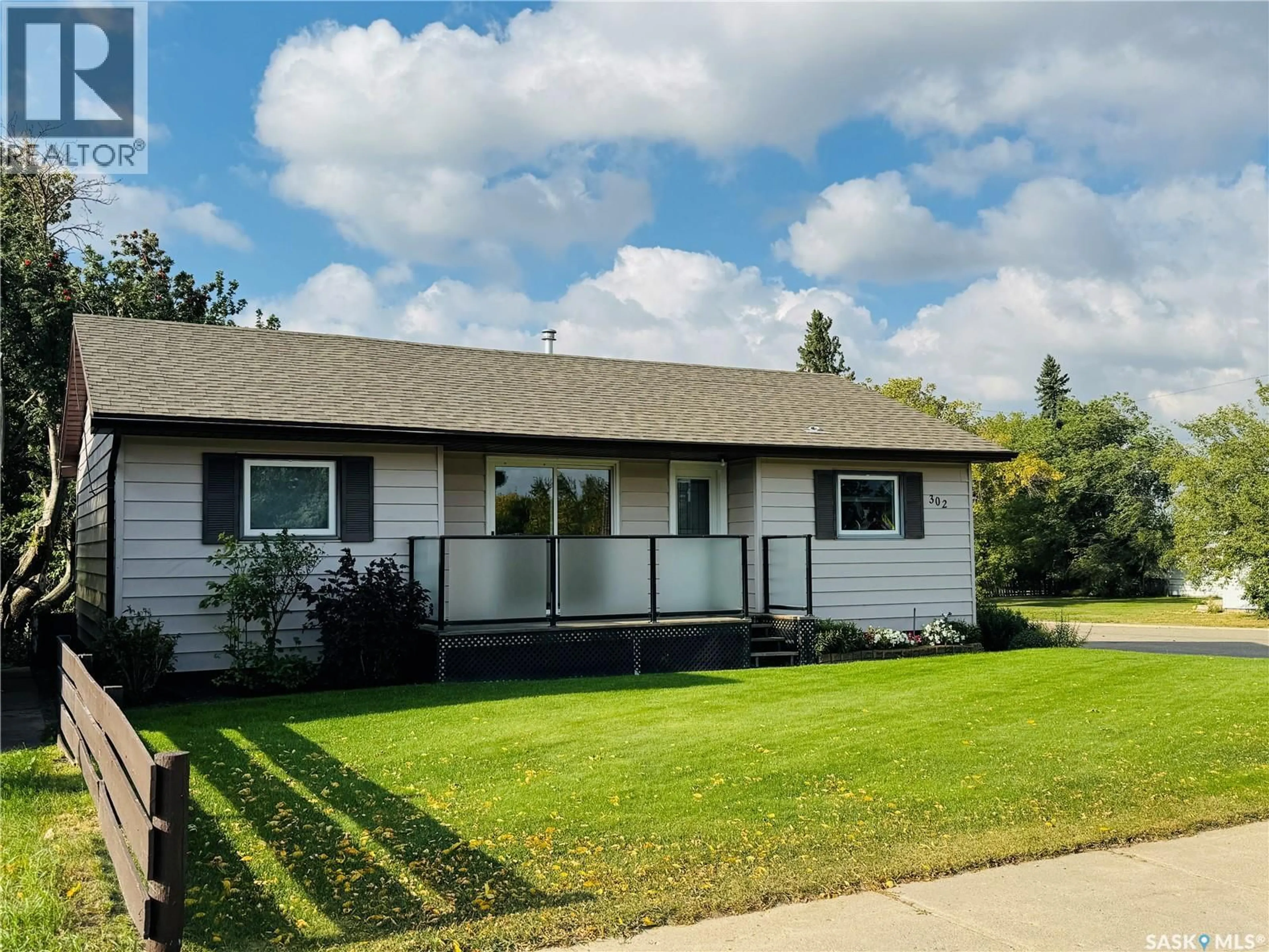 Home with vinyl exterior material, street for 302 6TH AVENUE, Biggar Saskatchewan S0K0M0
