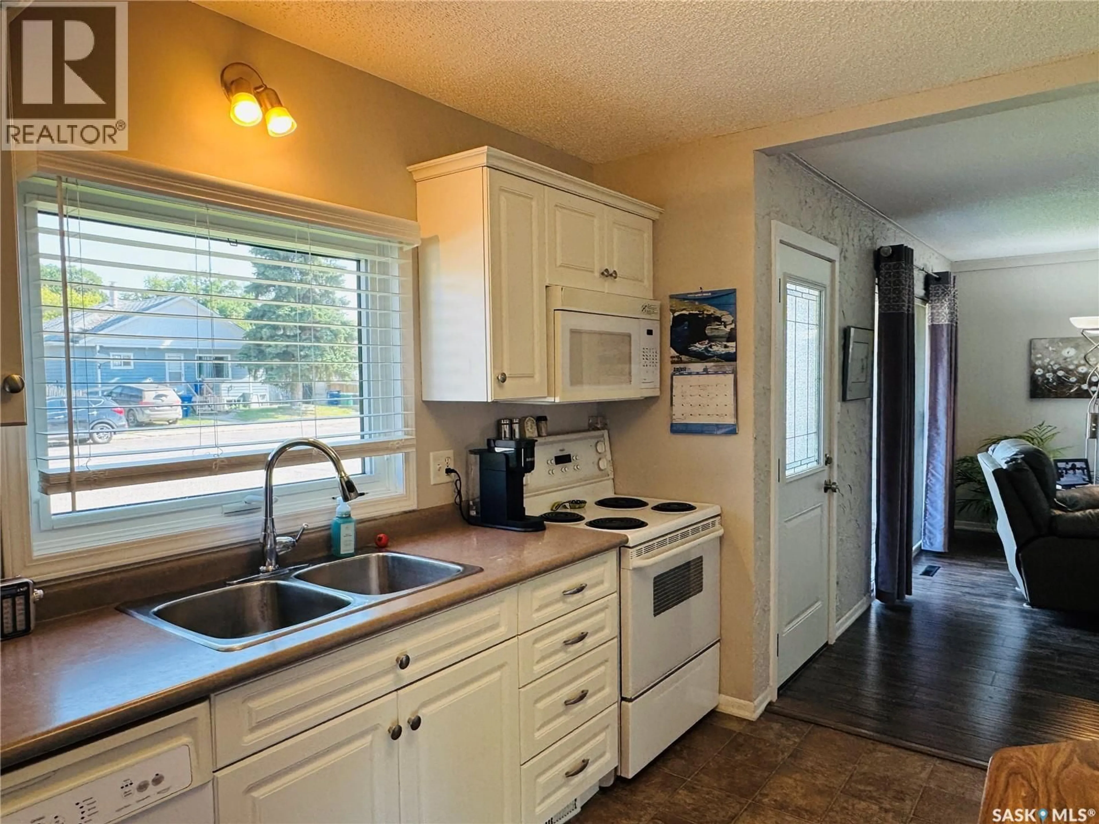 Standard kitchen, unknown for 302 6TH AVENUE, Biggar Saskatchewan S0K0M0