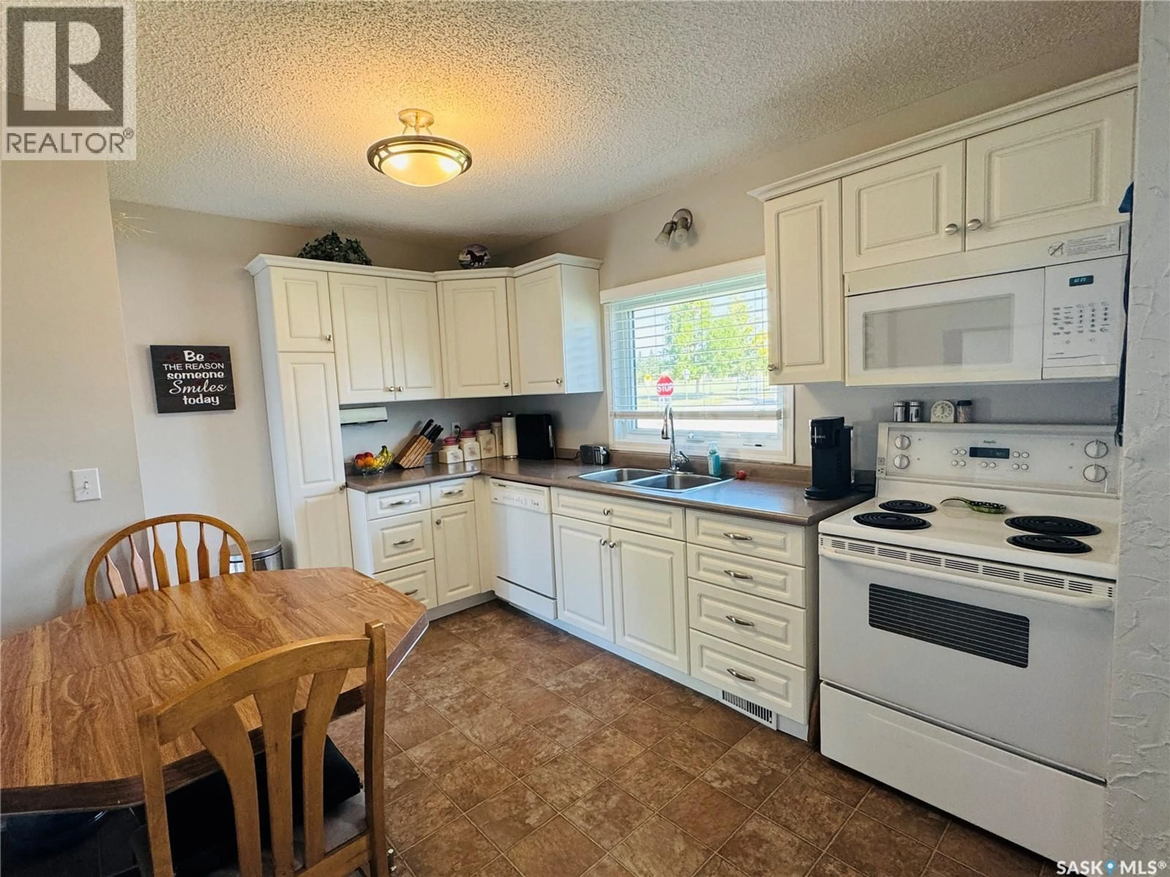 Standard kitchen, unknown for 302 6TH AVENUE, Biggar Saskatchewan S0K0M0