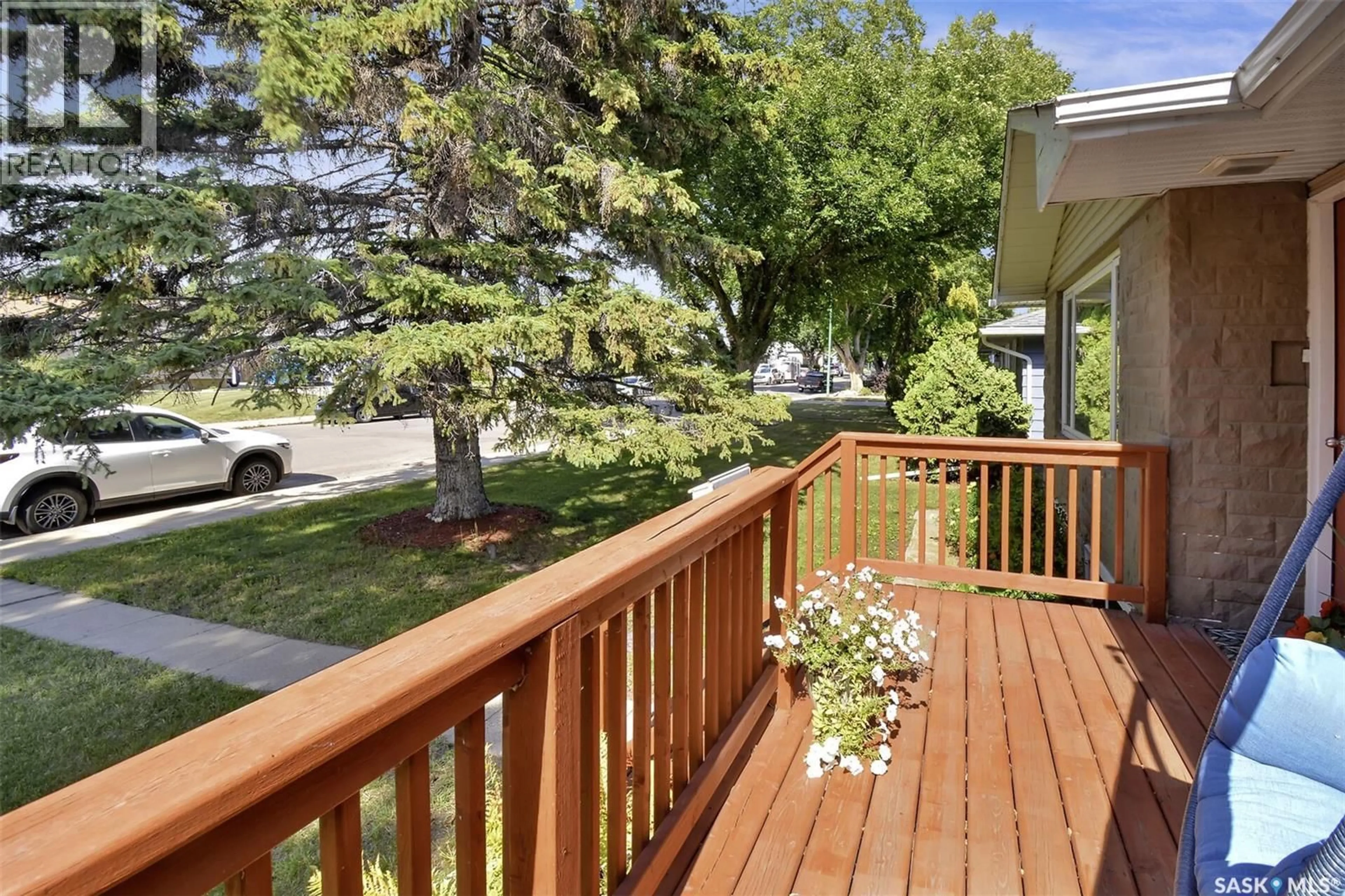 Patio, street for 1612 8TH AVENUE, Saskatoon Saskatchewan S7K2X9