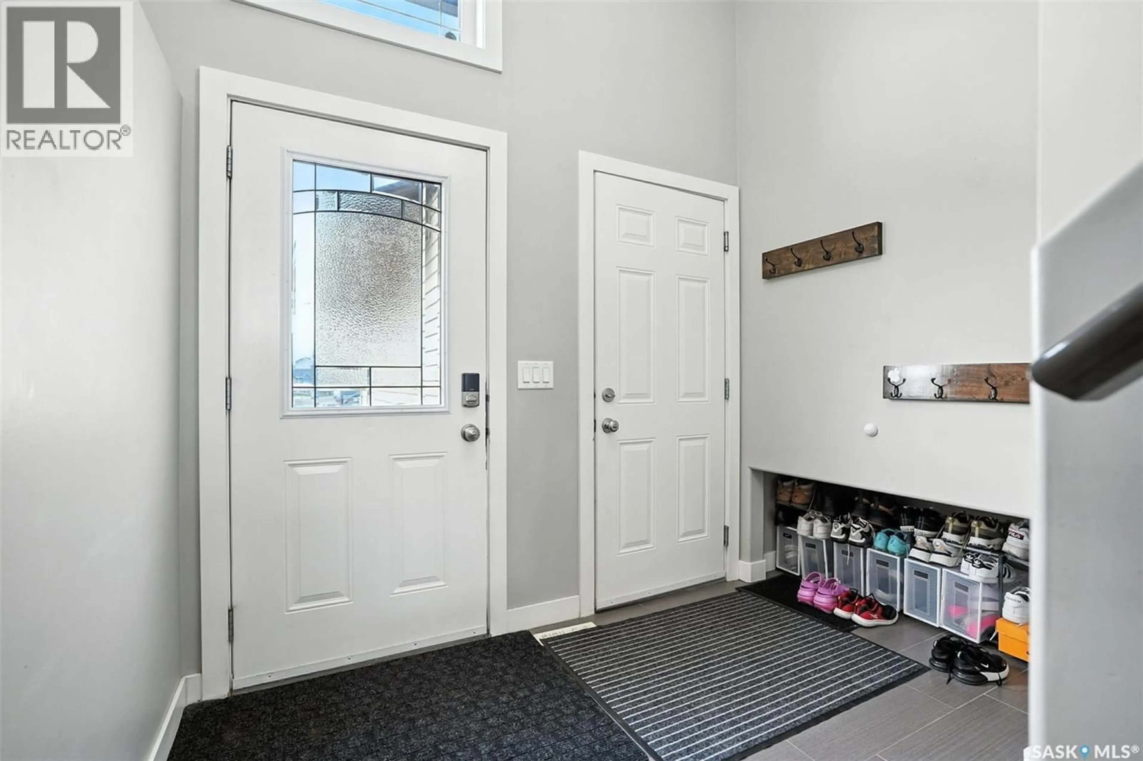 Indoor entryway for 730 HARGREAVES CRESCENT, Saskatoon Saskatchewan S7R0H2