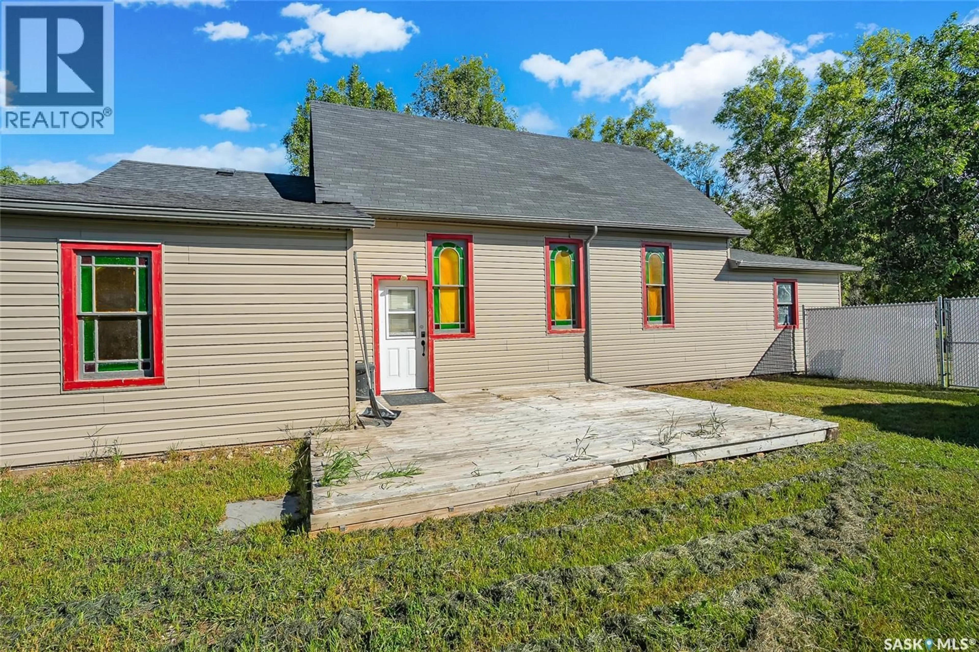 A pic from outside/outdoor area/front of a property/back of a property/a pic from drone, building for 401 GOODRICH STREET, Radisson Saskatchewan S0K3L0