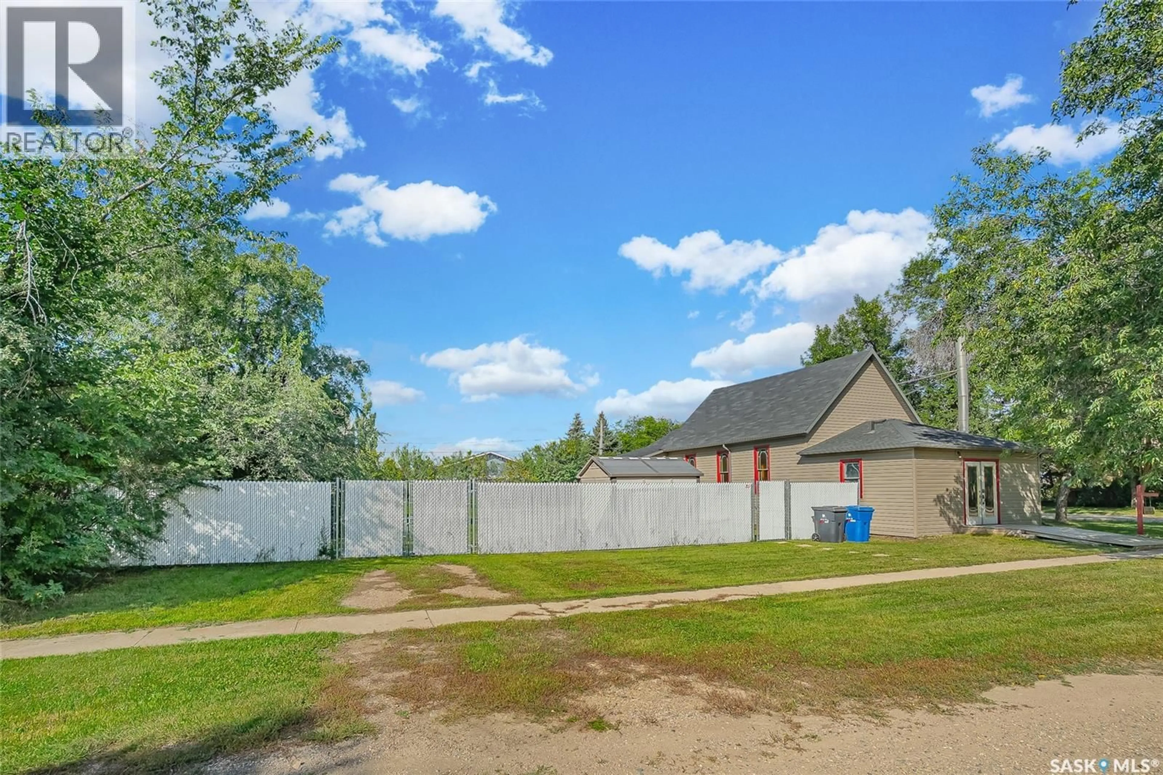 A pic from outside/outdoor area/front of a property/back of a property/a pic from drone, unknown for 401 GOODRICH STREET, Radisson Saskatchewan S0K3L0