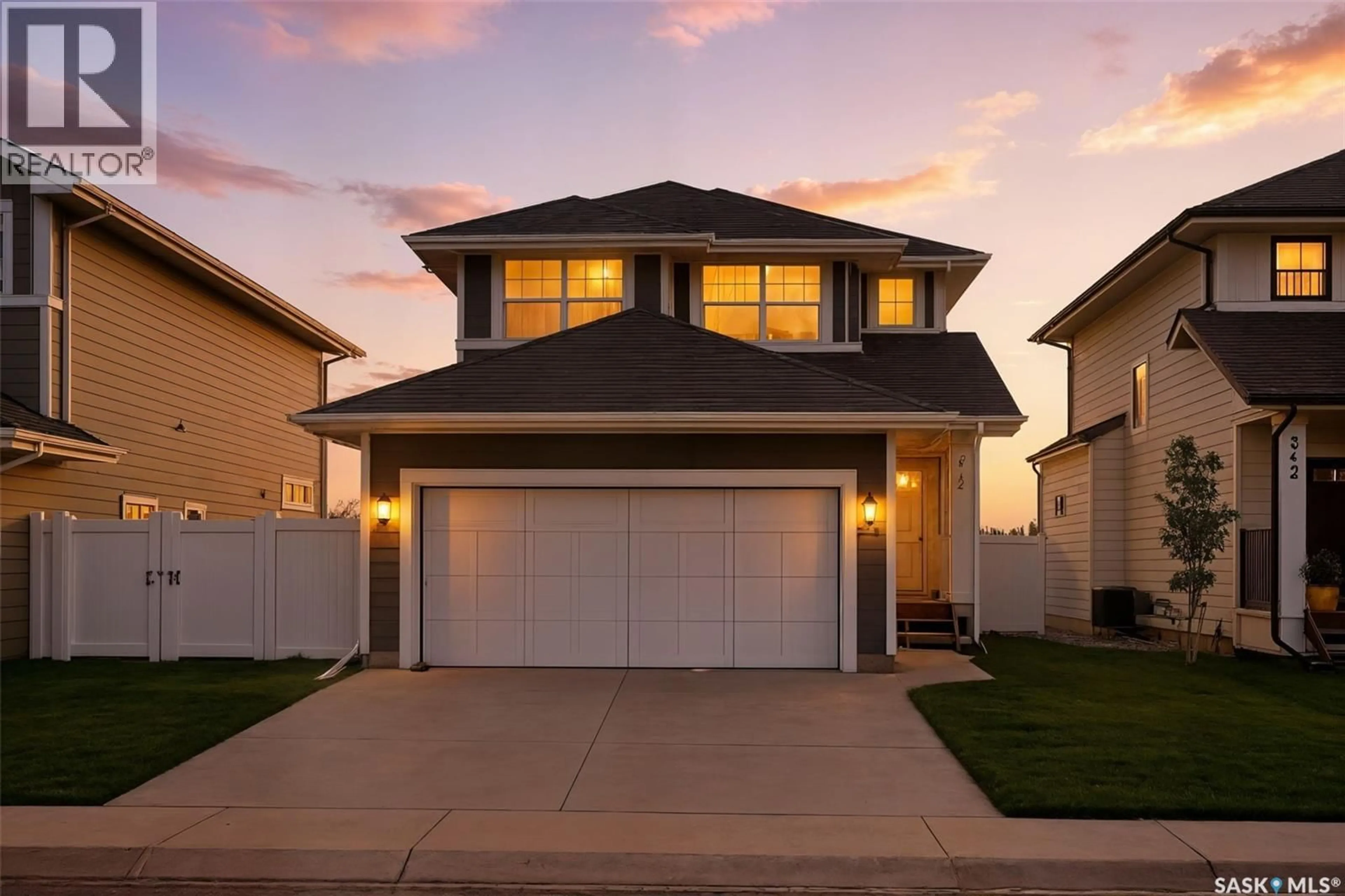 Home with vinyl exterior material, street for 346 STILLING MANOR, Saskatoon Saskatchewan S7V0P4
