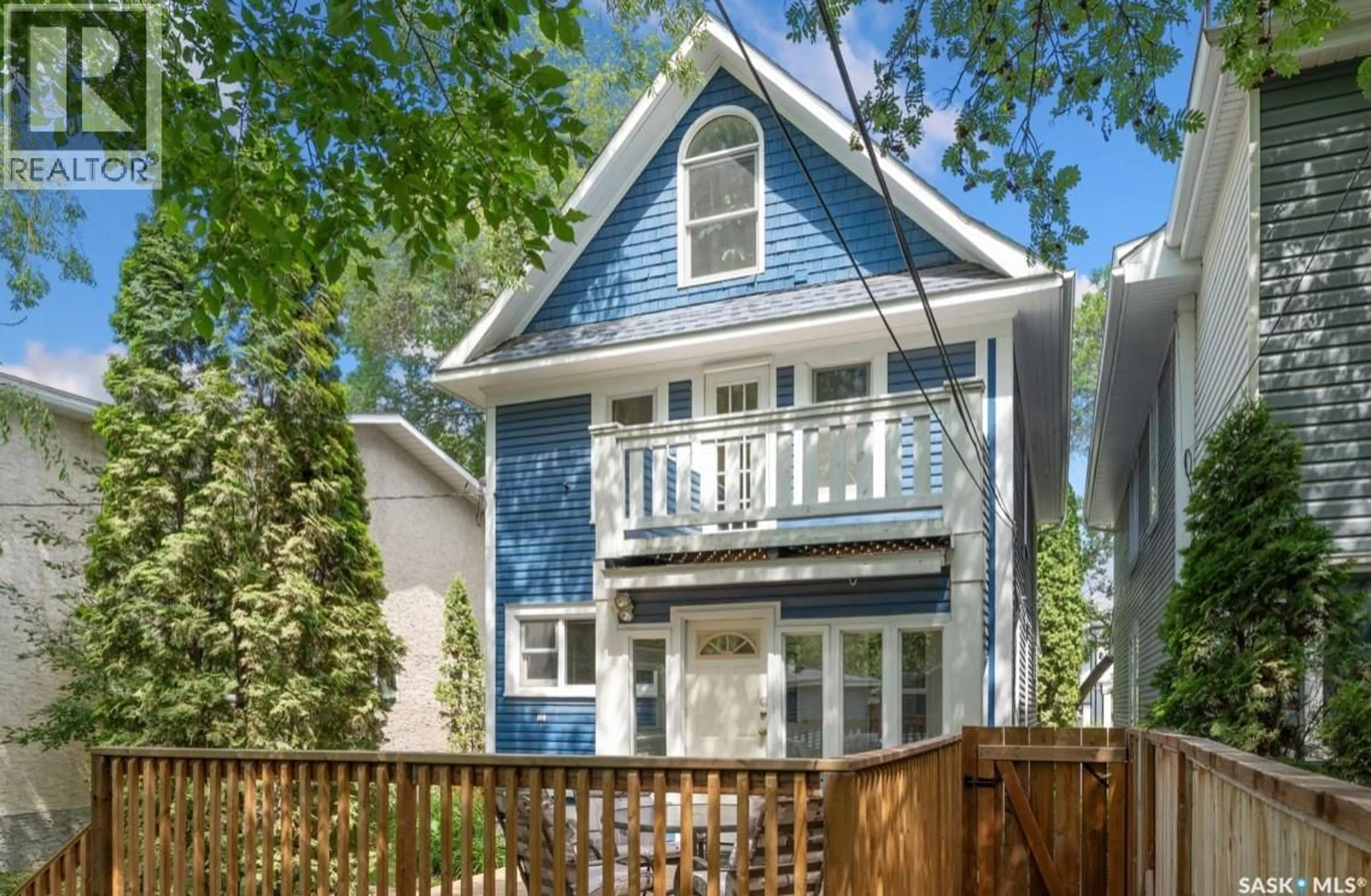 Home with vinyl exterior material, street for 1018 AIRD STREET, Saskatoon Saskatchewan S7N0T1