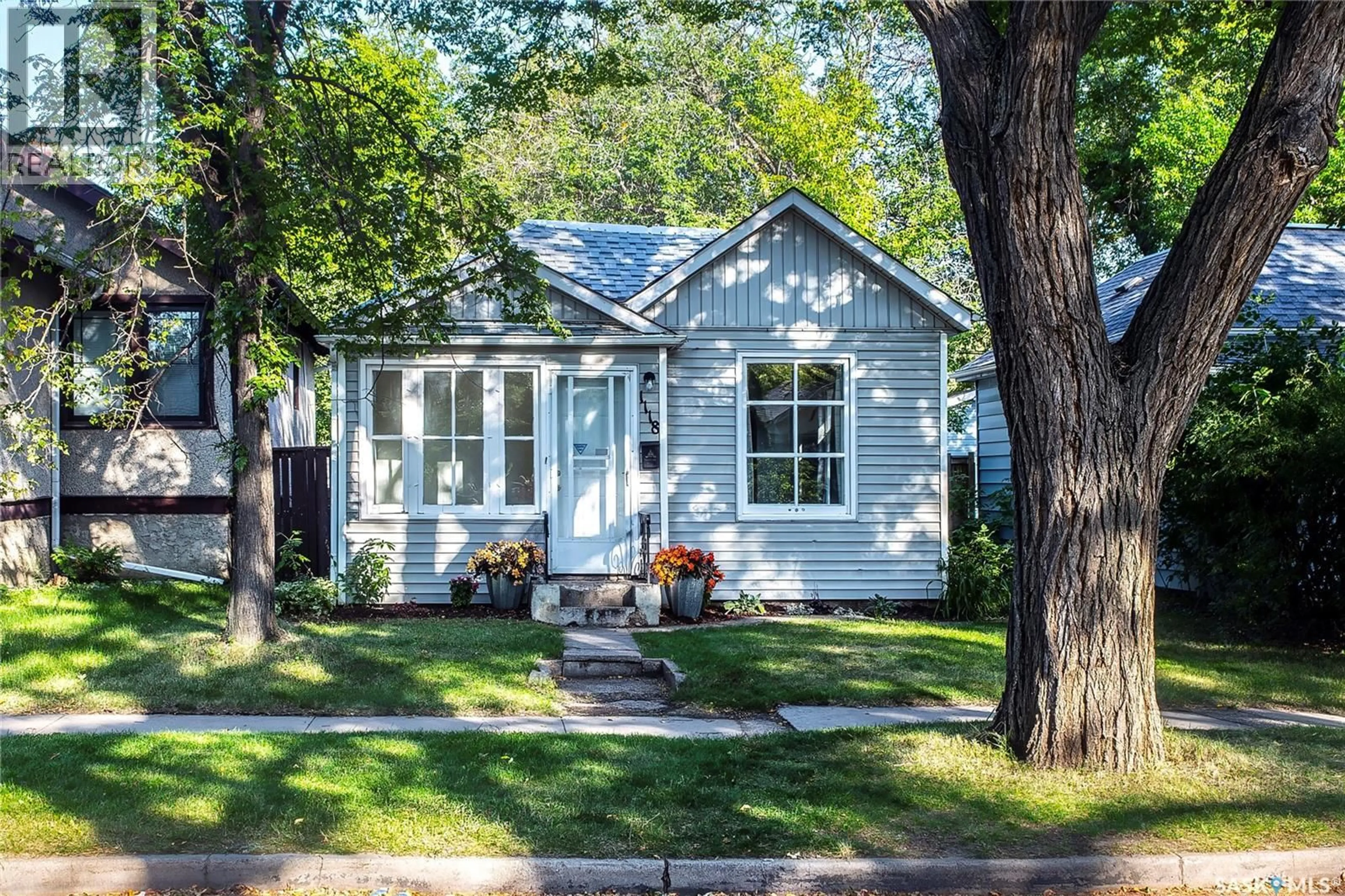 Home with vinyl exterior material, street for 1118 B AVENUE, Saskatoon Saskatchewan S7L1G1
