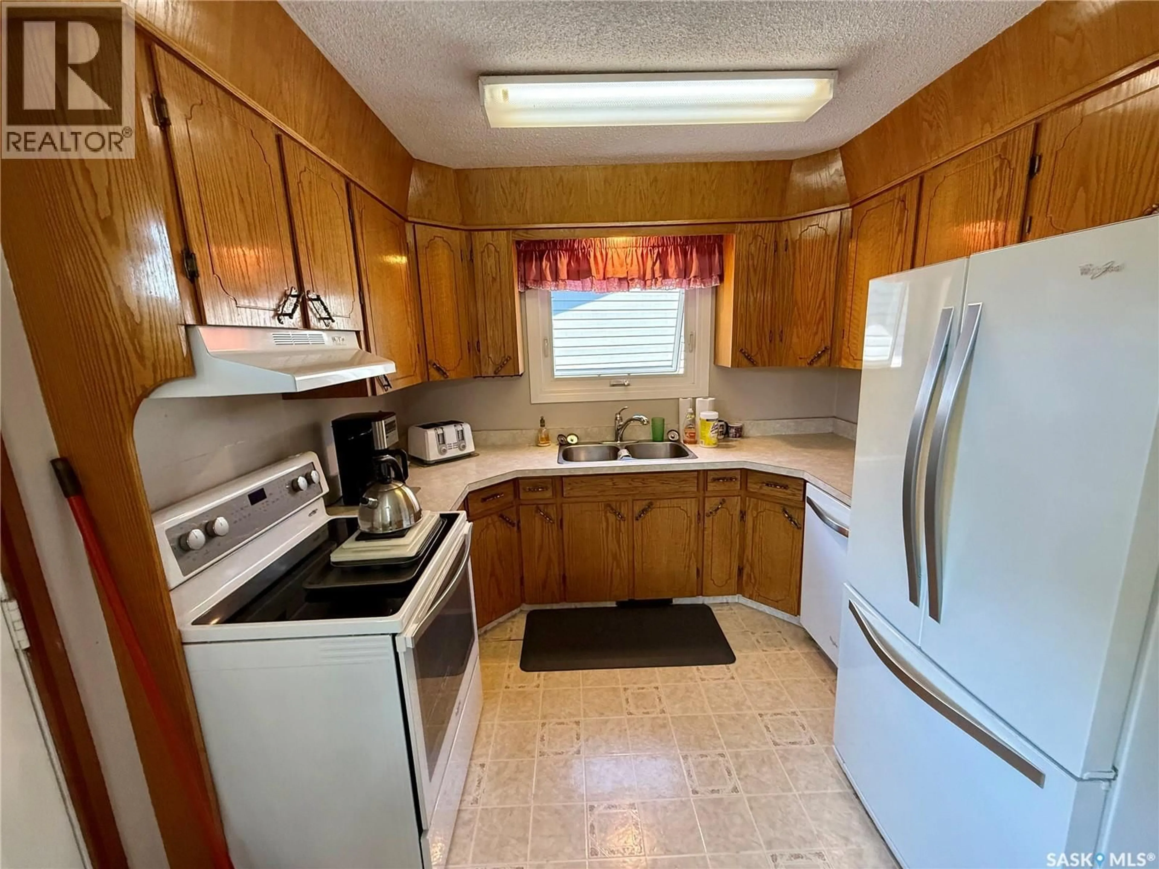Standard kitchen, unknown for 110 ROTHWELL CRESCENT, Regina Saskatchewan S4N1R6