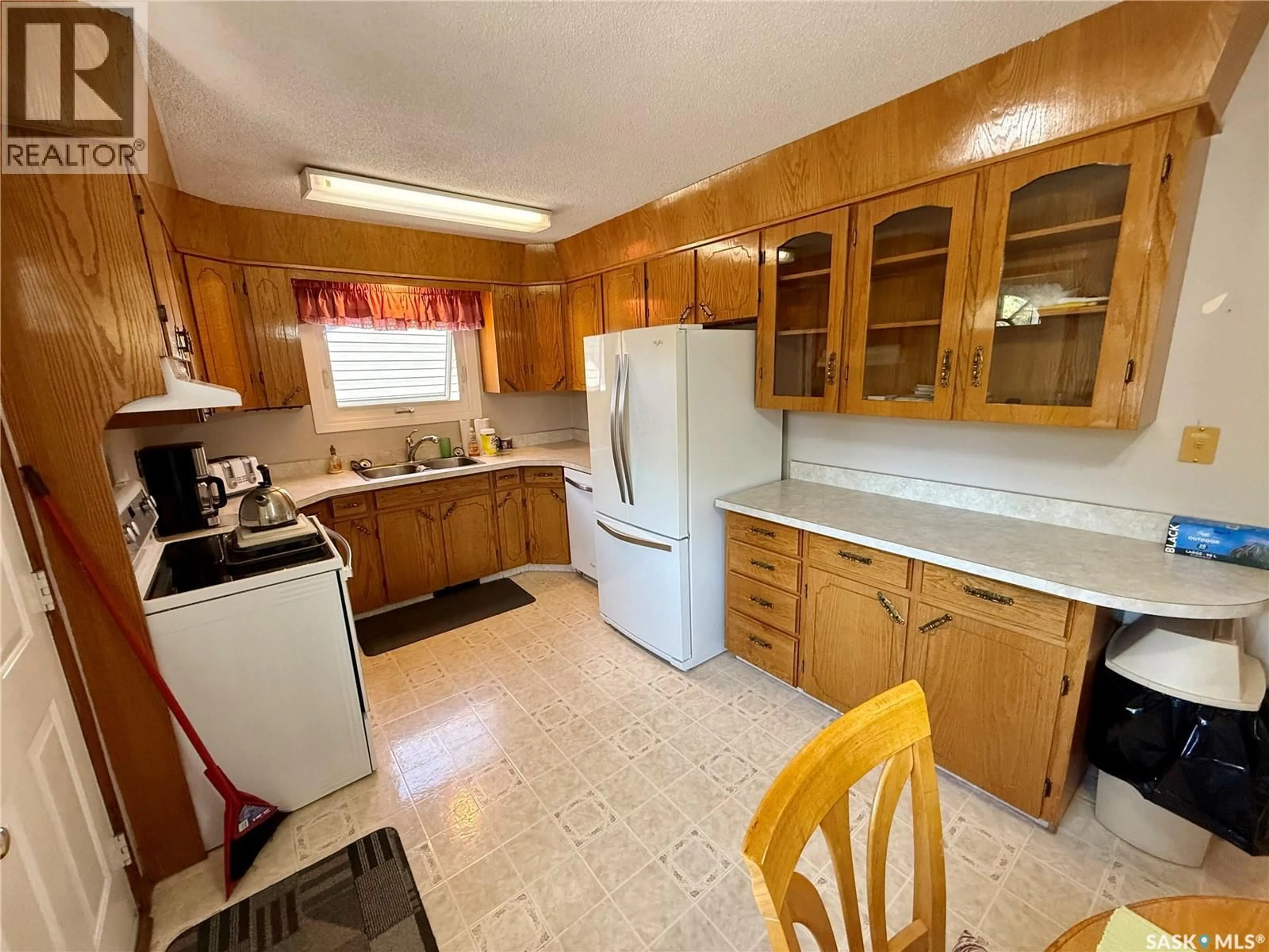 Standard kitchen, unknown for 110 ROTHWELL CRESCENT, Regina Saskatchewan S4N1R6