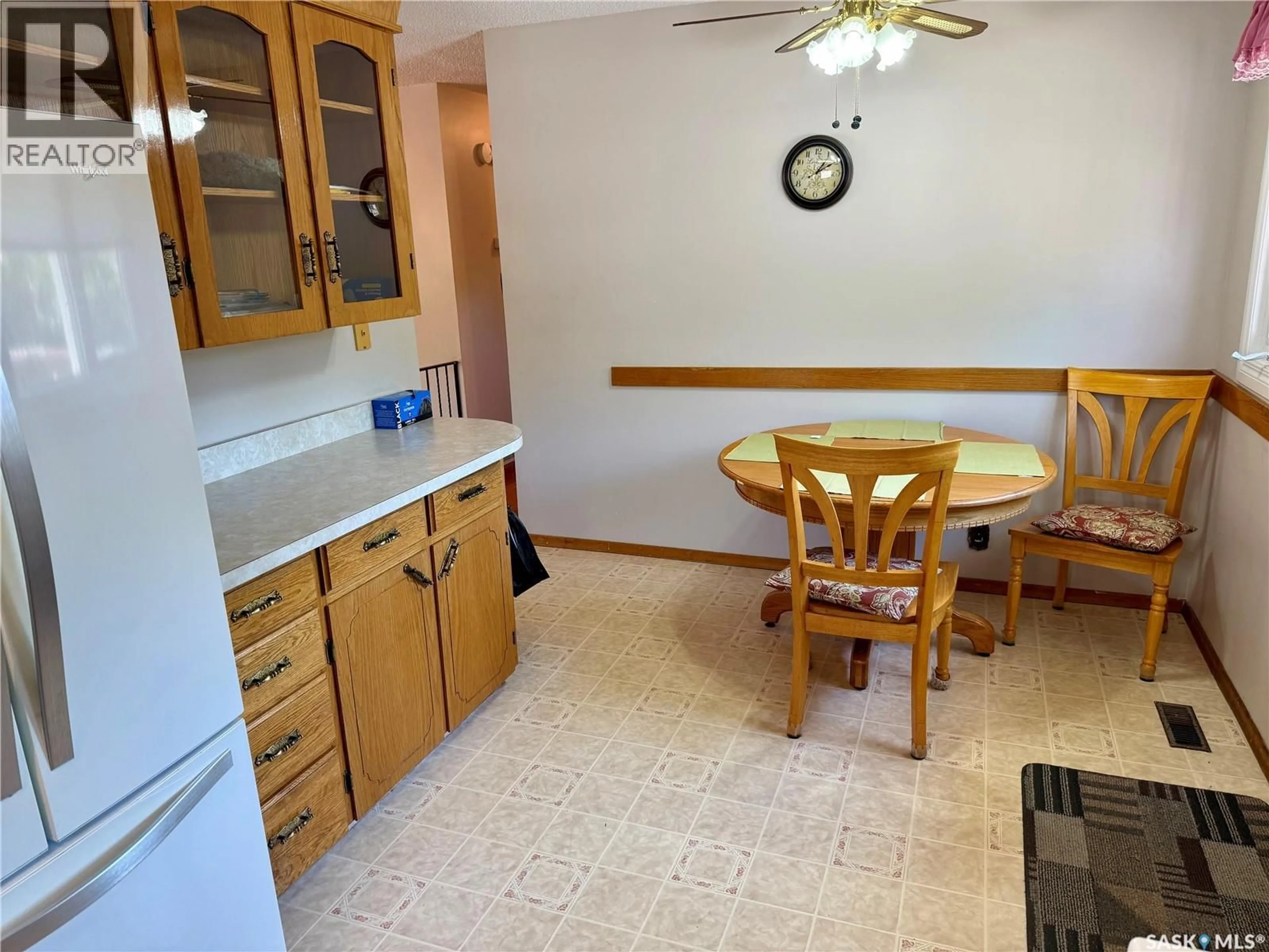 Standard kitchen, unknown for 110 ROTHWELL CRESCENT, Regina Saskatchewan S4N1R6