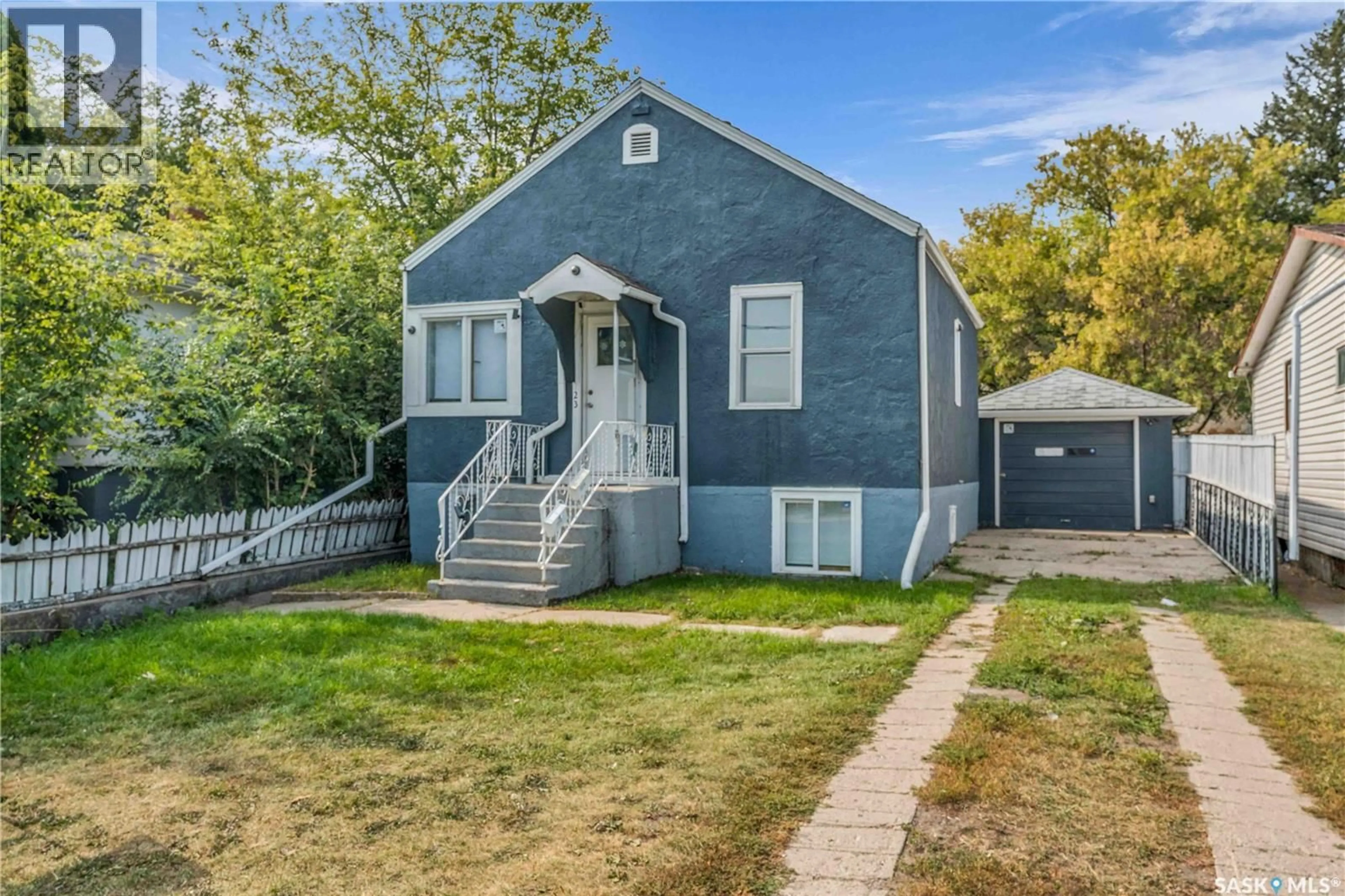 Home with vinyl exterior material, street for 223 L AVENUE, Saskatoon Saskatchewan S7M2H2