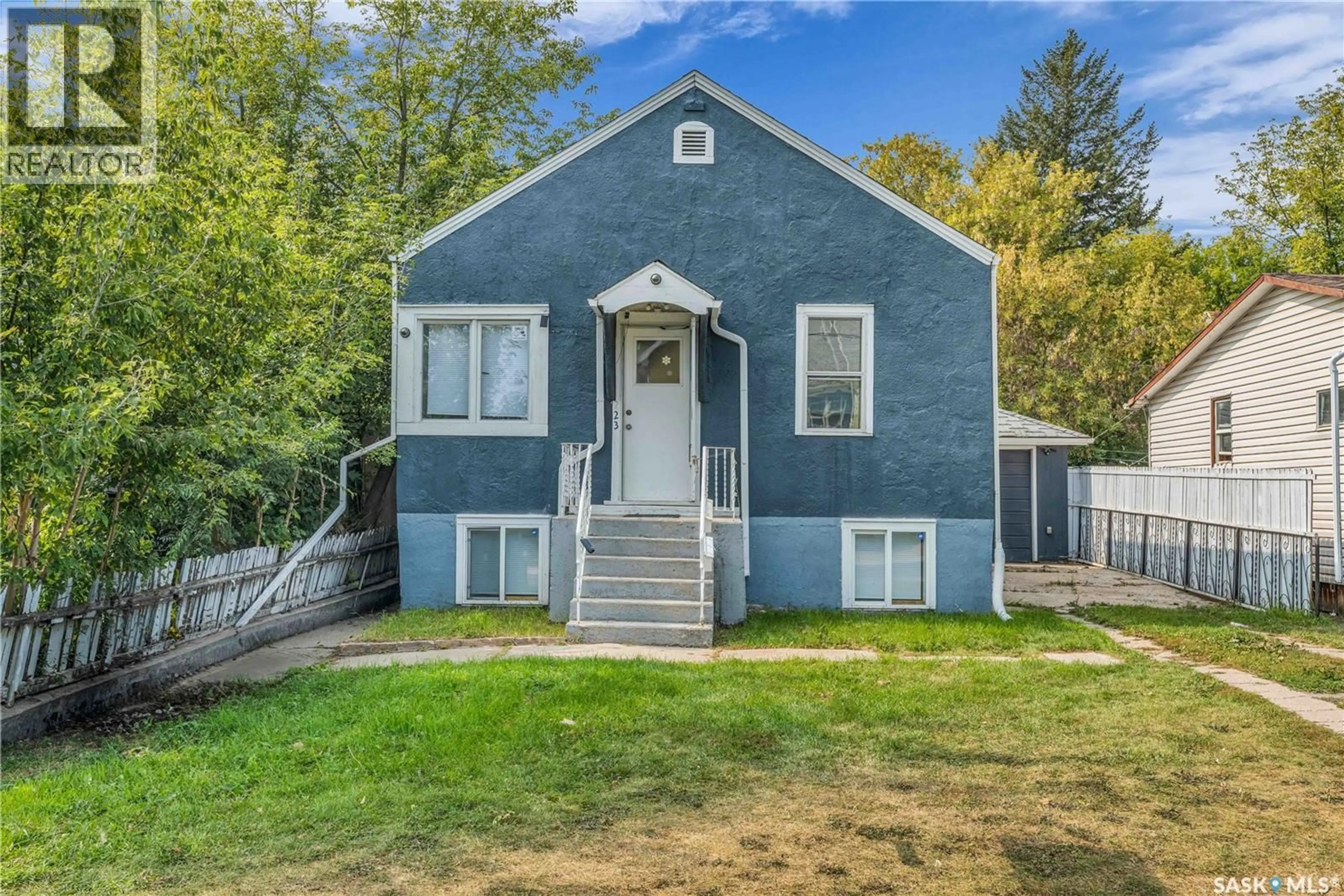 Home with vinyl exterior material, street for 223 L AVENUE, Saskatoon Saskatchewan S7M2H2