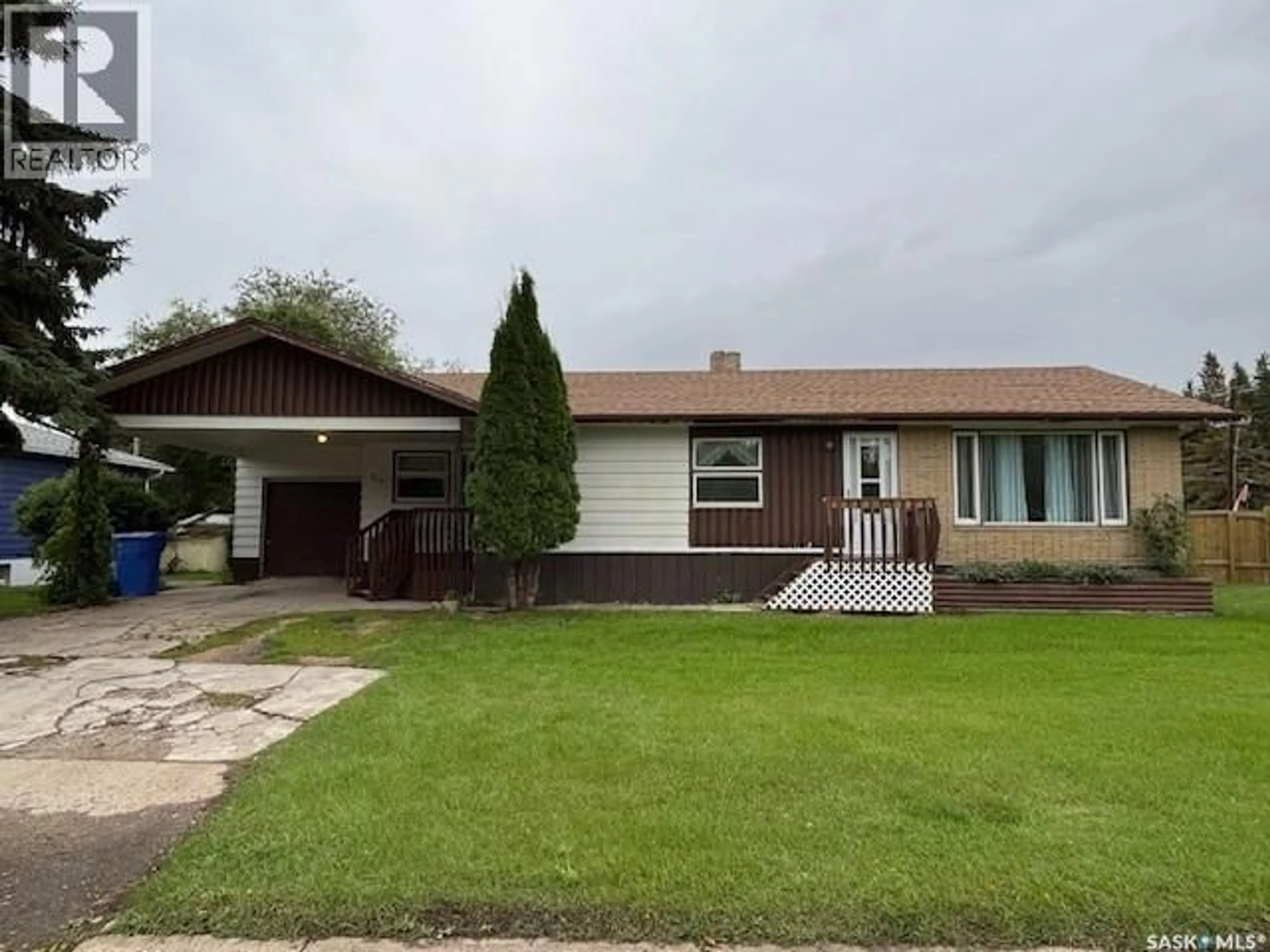 Home with vinyl exterior material, street for 319 8TH AVENUE, Canora Saskatchewan S0A0L0