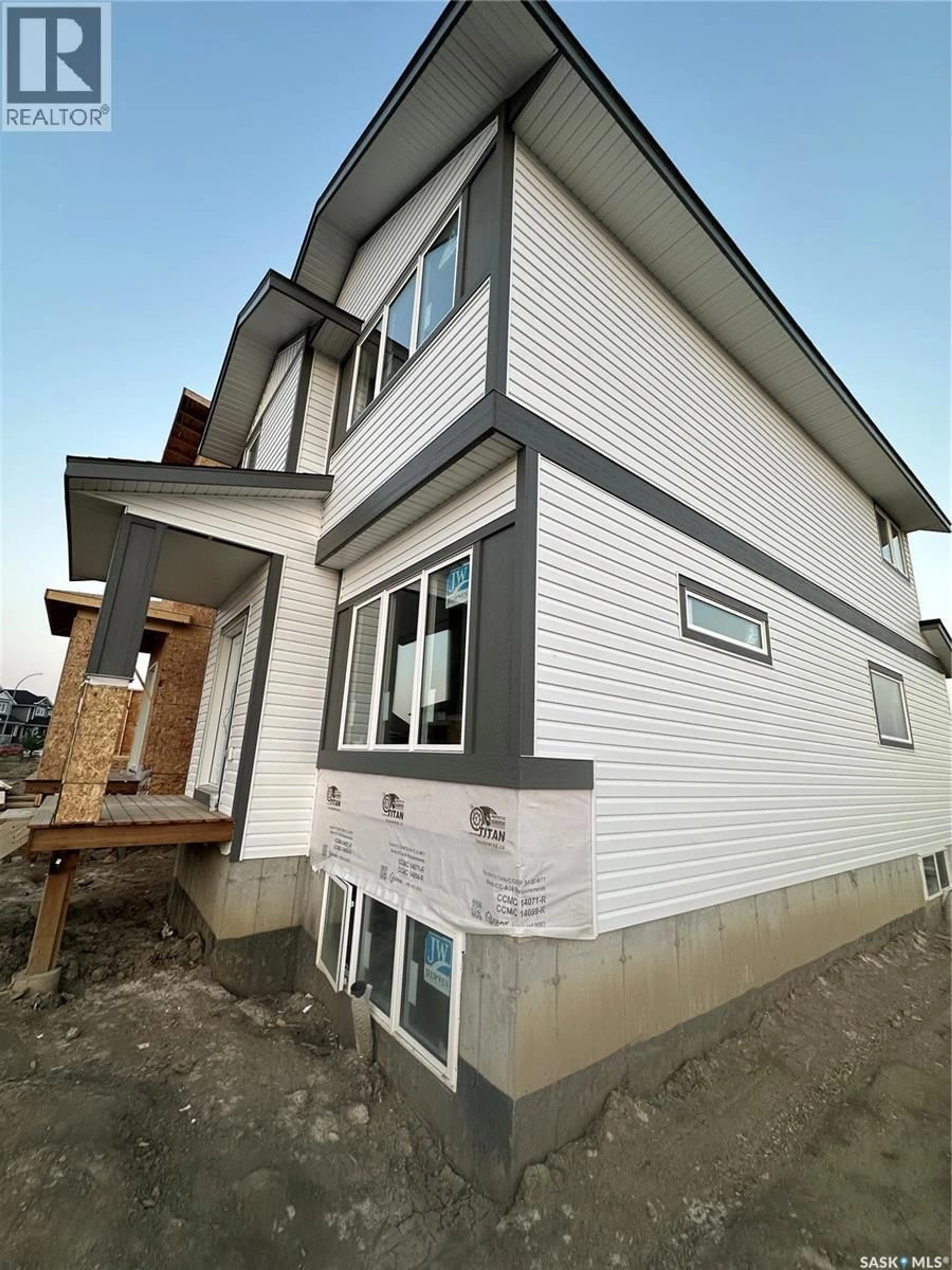 Home with vinyl exterior material, building for 400 BESNARD CRESCENT, Martensville Saskatchewan S0K2T1