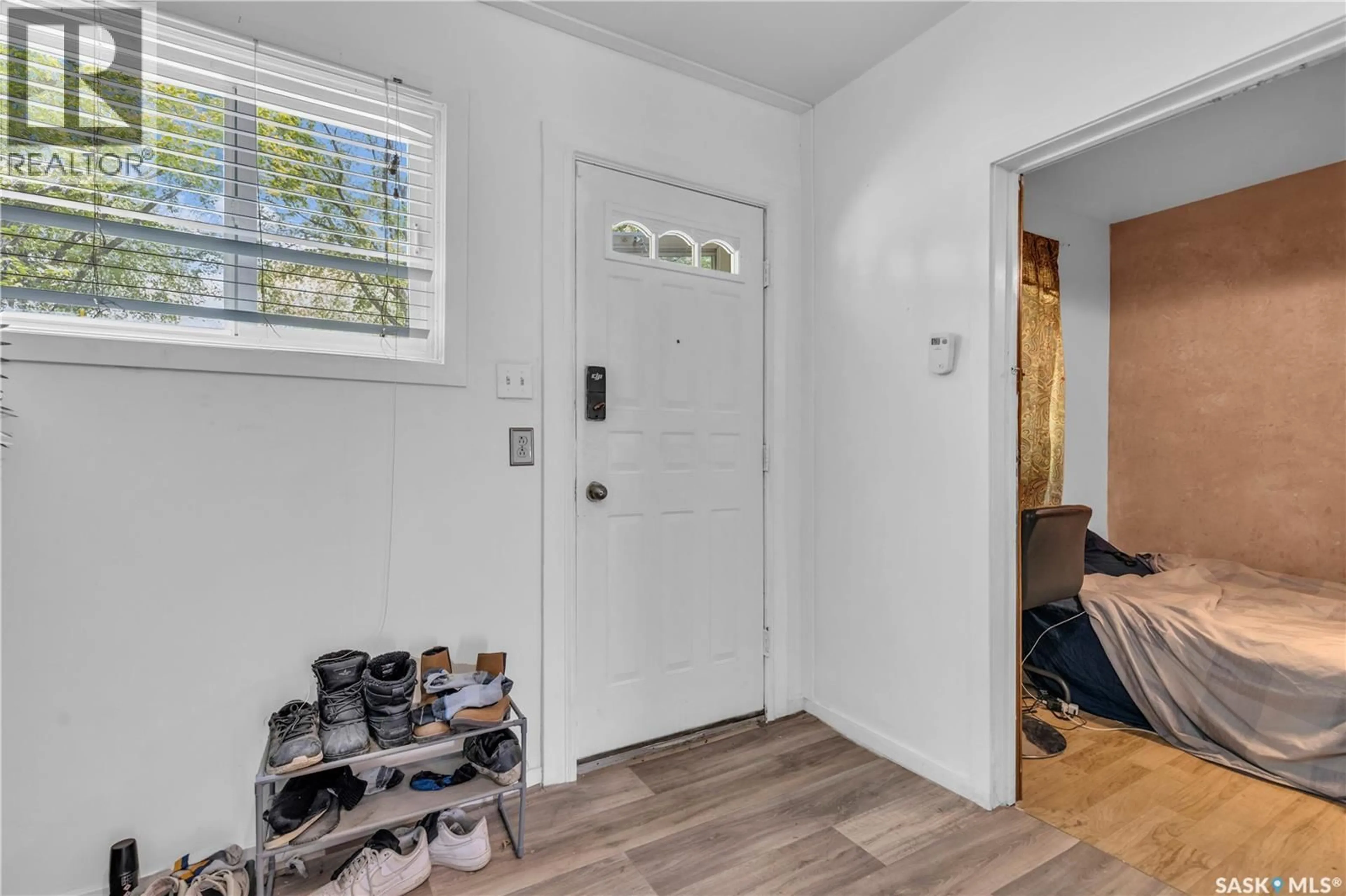 Indoor entryway for 1317 G AVENUE, Saskatoon Saskatchewan S7L2A6