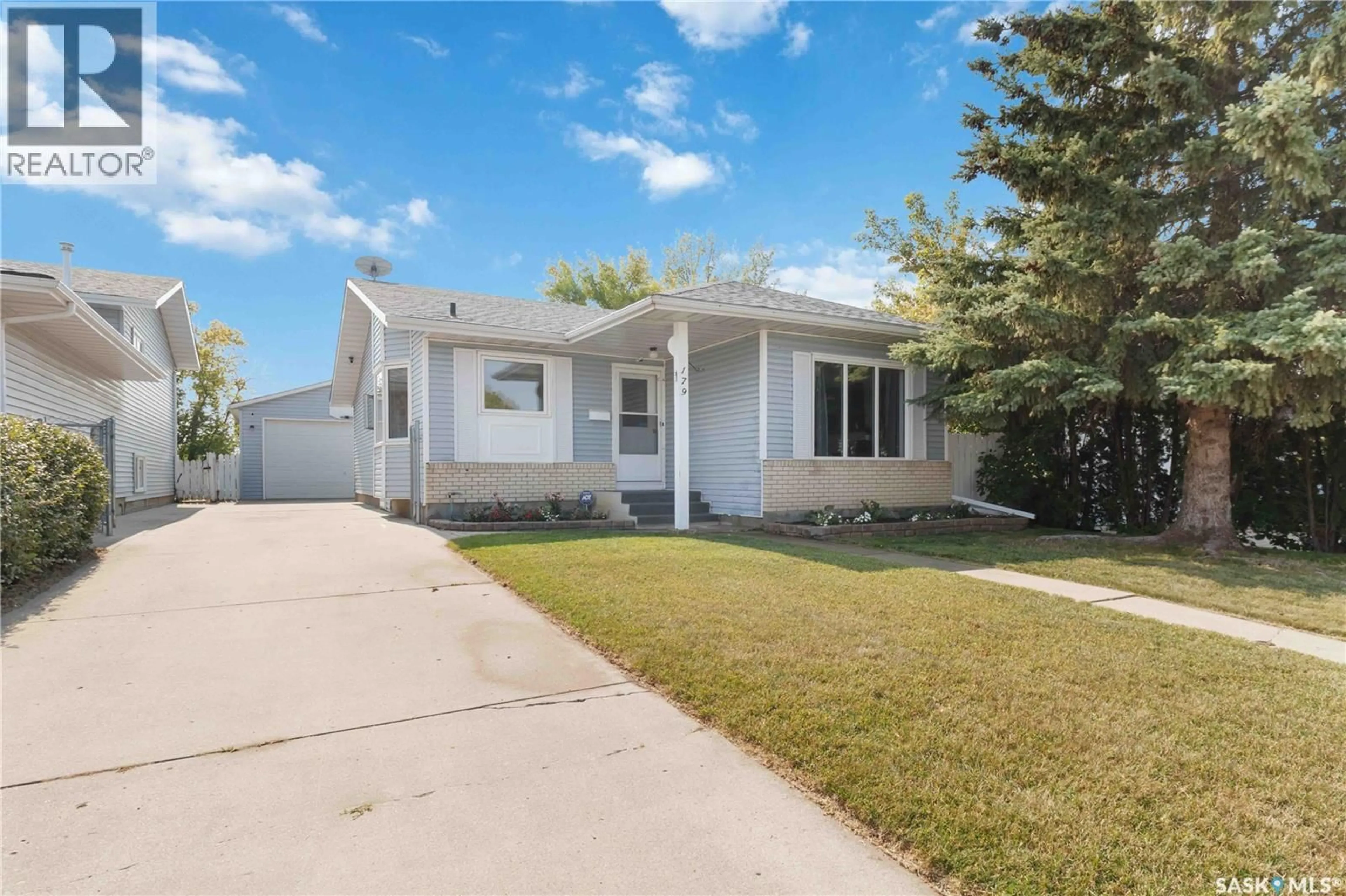 Home with vinyl exterior material, street for 179 SHERRY CRESCENT, Saskatoon Saskatchewan S7M5R4