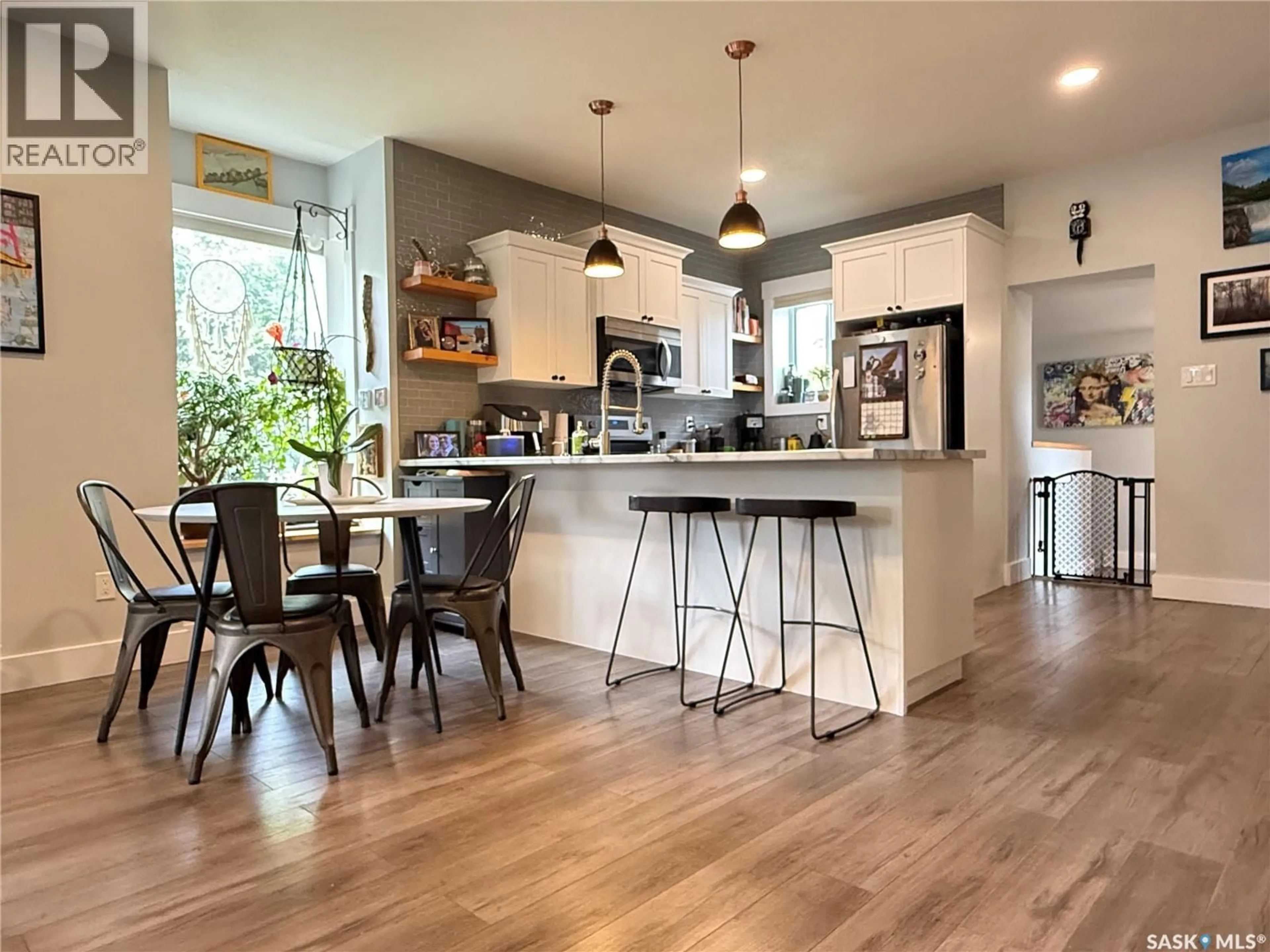 Open concept kitchen, wood/laminate floor for 322 5TH AVENUE, Melville Saskatchewan S0A2P0