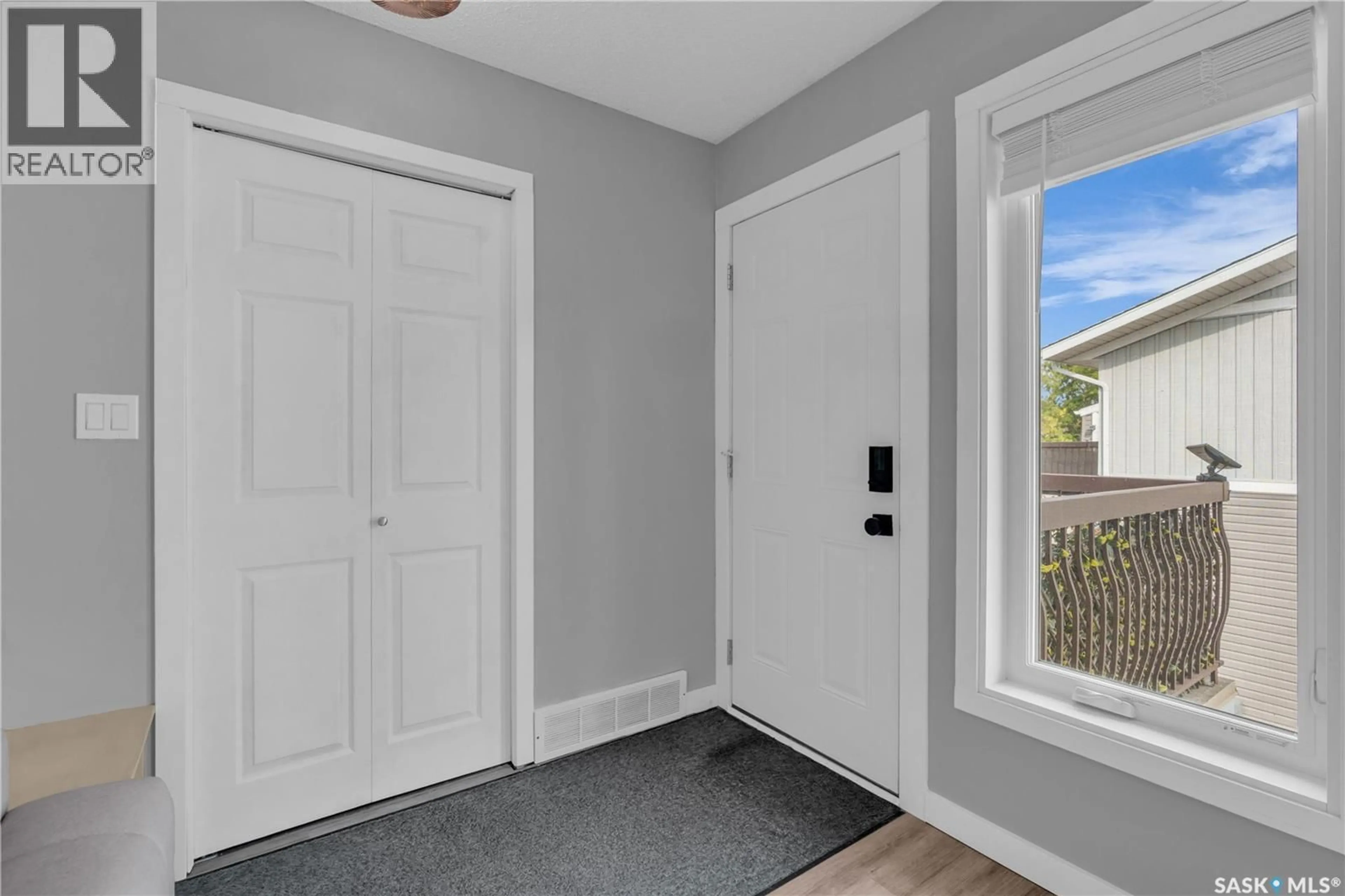 Indoor entryway for 7320 DALGLIESH DRIVE, Regina Saskatchewan S4X2K8