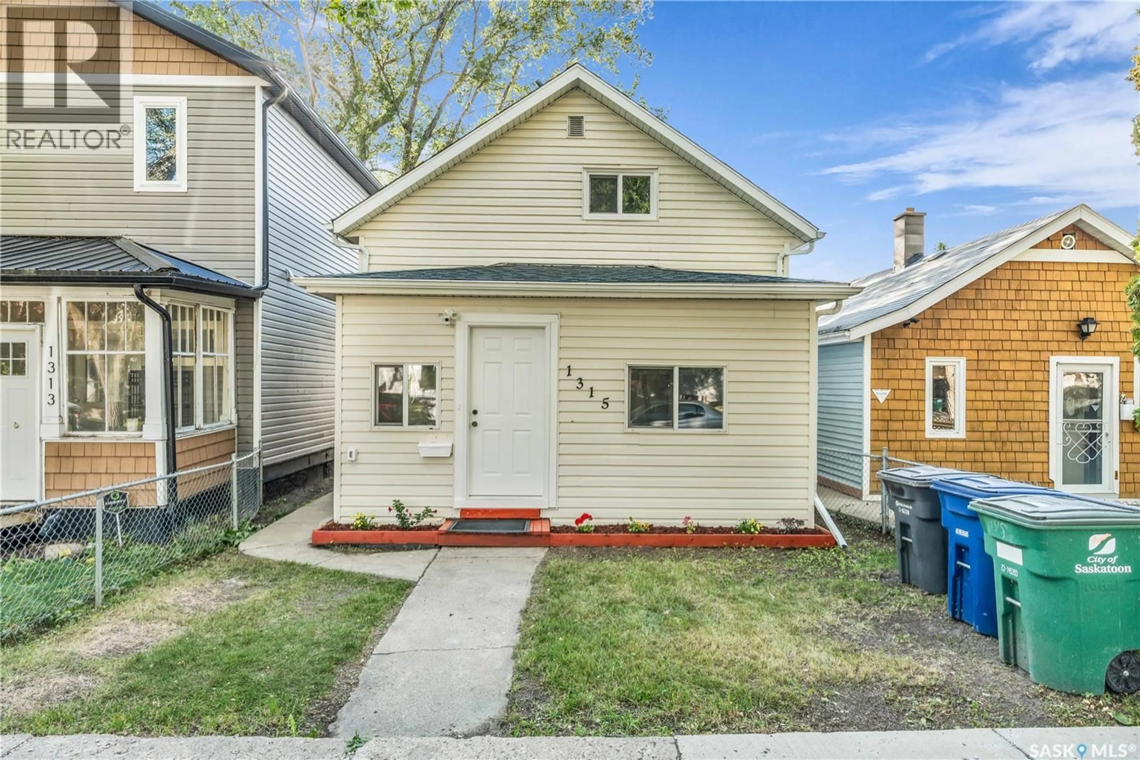 Home with vinyl exterior material, street for 1315 G AVENUE, Saskatoon Saskatchewan S7M2N4