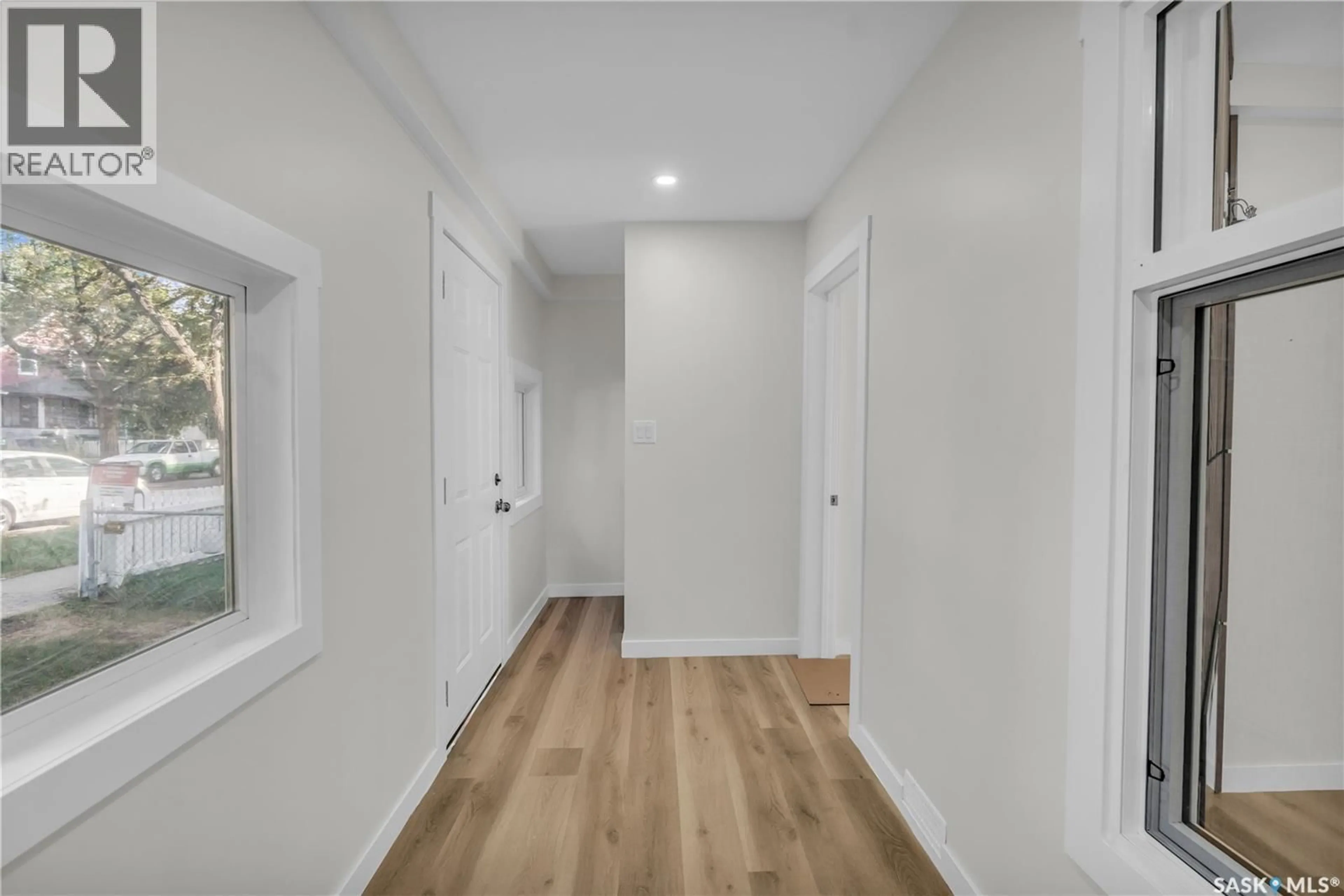 Indoor entryway for 1315 G AVENUE, Saskatoon Saskatchewan S7M2N4