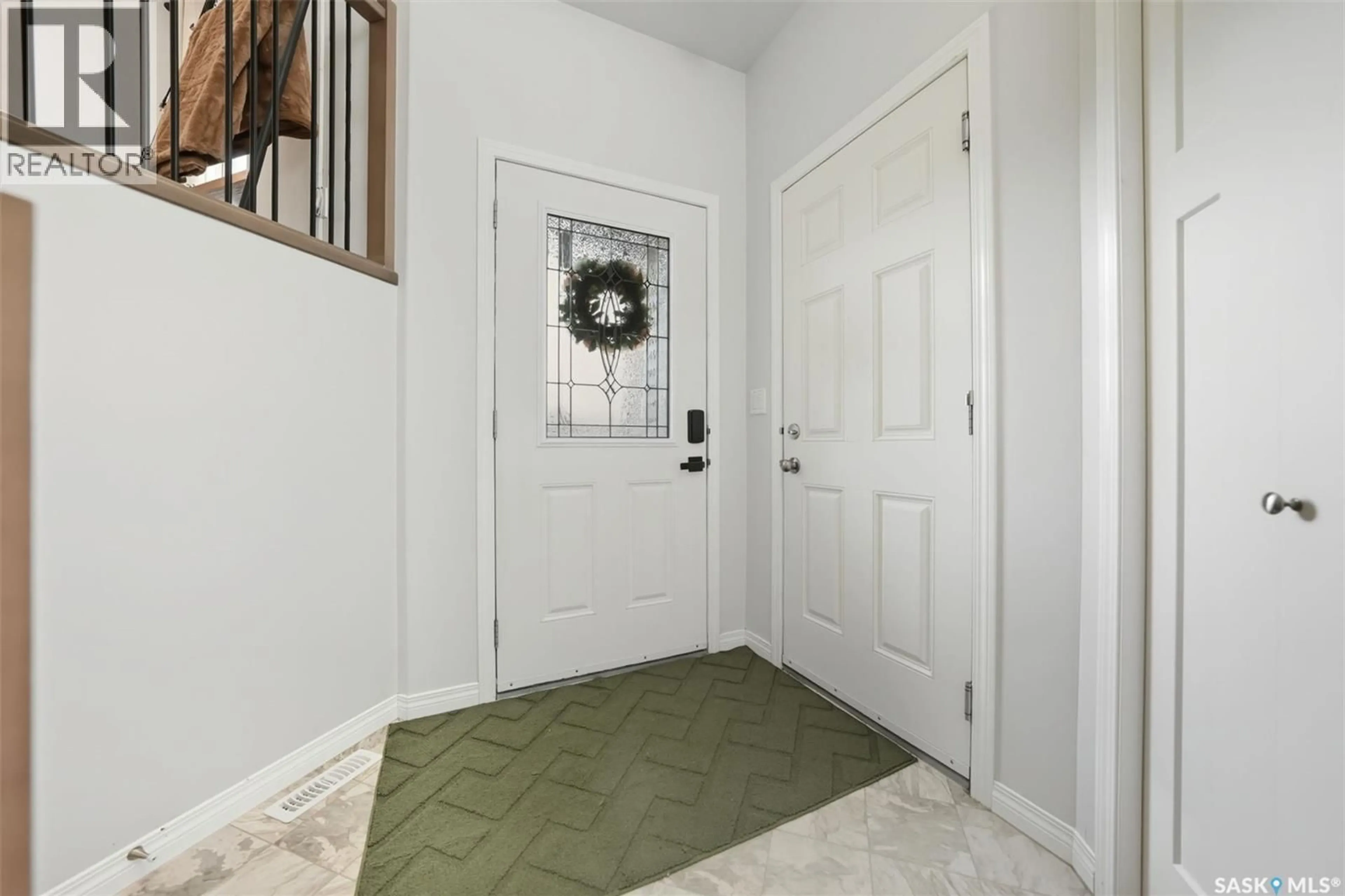 Indoor entryway for 1102 HARGREAVES WAY, Saskatoon Saskatchewan S7R0H2