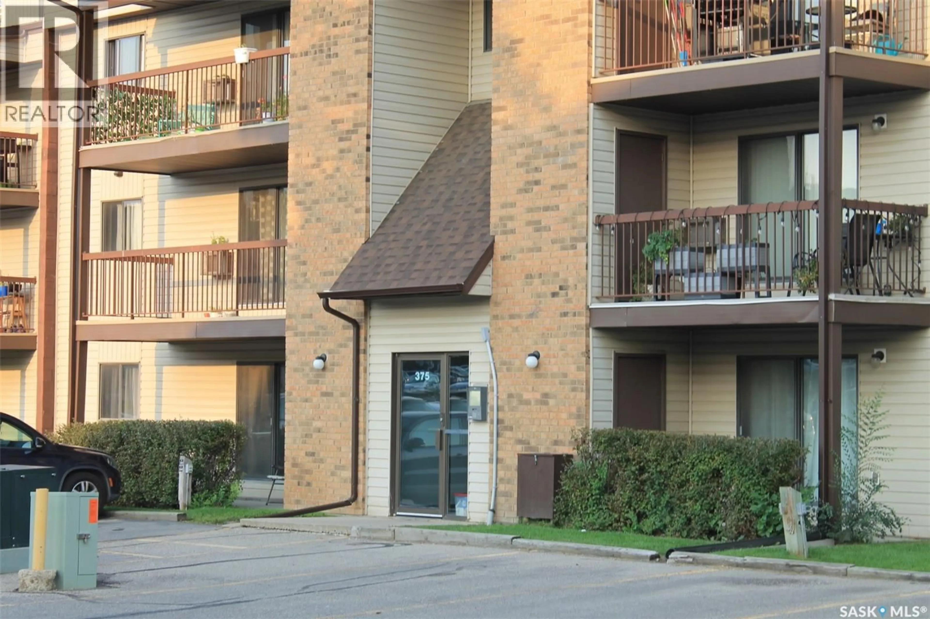 Patio, street for B4 - 375 KINGSMERE BOULEVARD, Saskatoon Saskatchewan S7J4J6