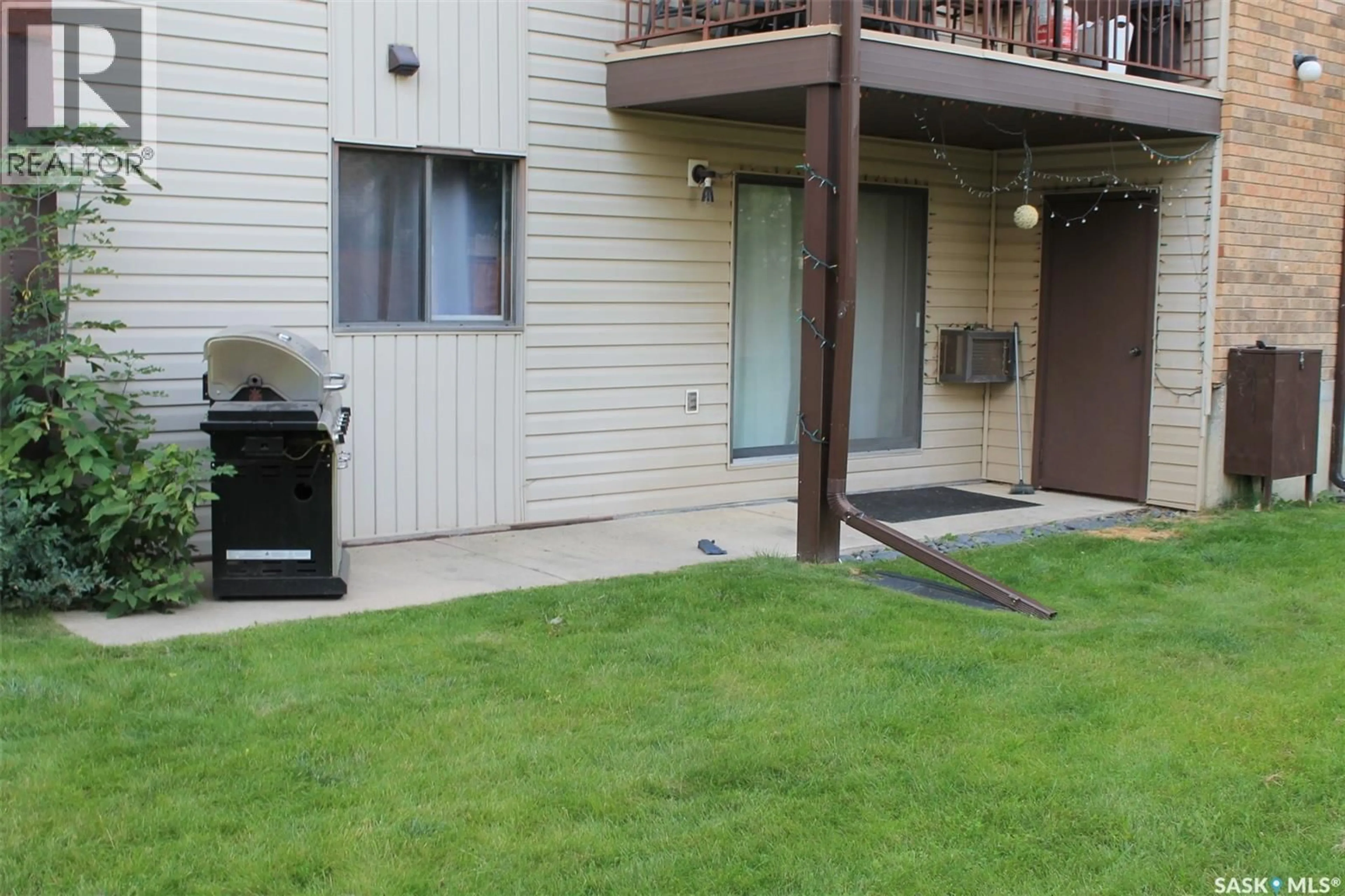 Patio, street for B4 - 375 KINGSMERE BOULEVARD, Saskatoon Saskatchewan S7J4J6