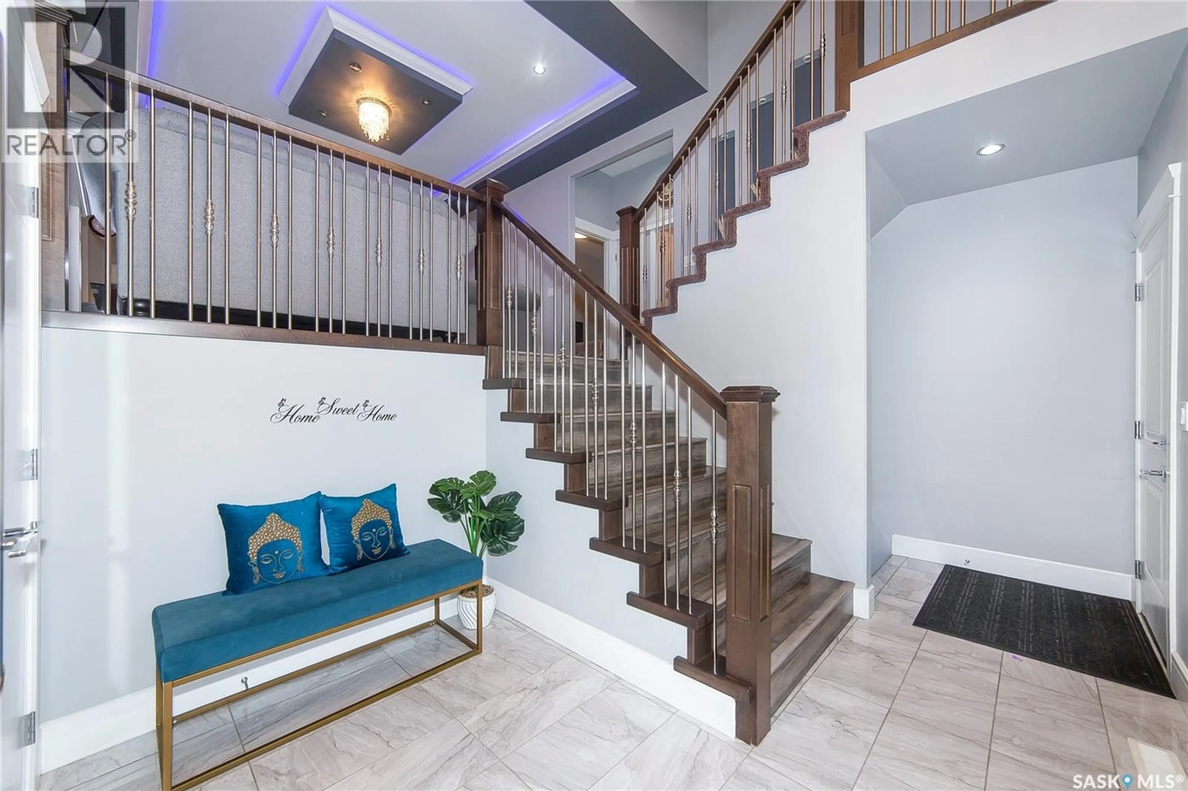 Indoor foyer for 770 LABINE COURT, Saskatoon Saskatchewan S7L6G7